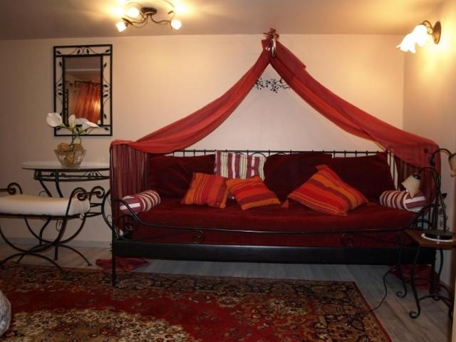 Apartment (3 Adults) - Coquelicot