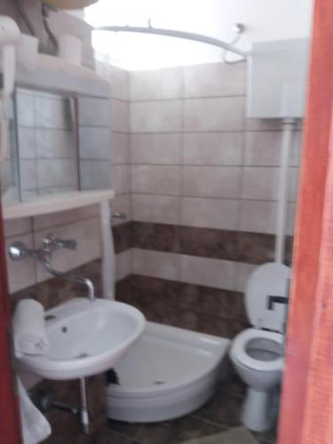 Double Room with Balcony - Photo 13