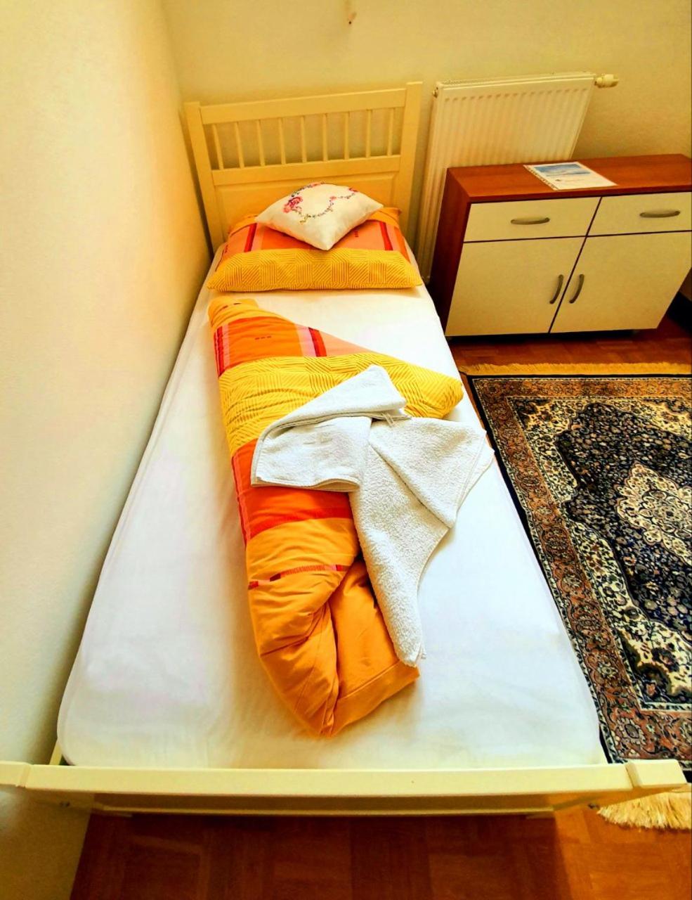 Standard Twin Room with Shared Bathroom