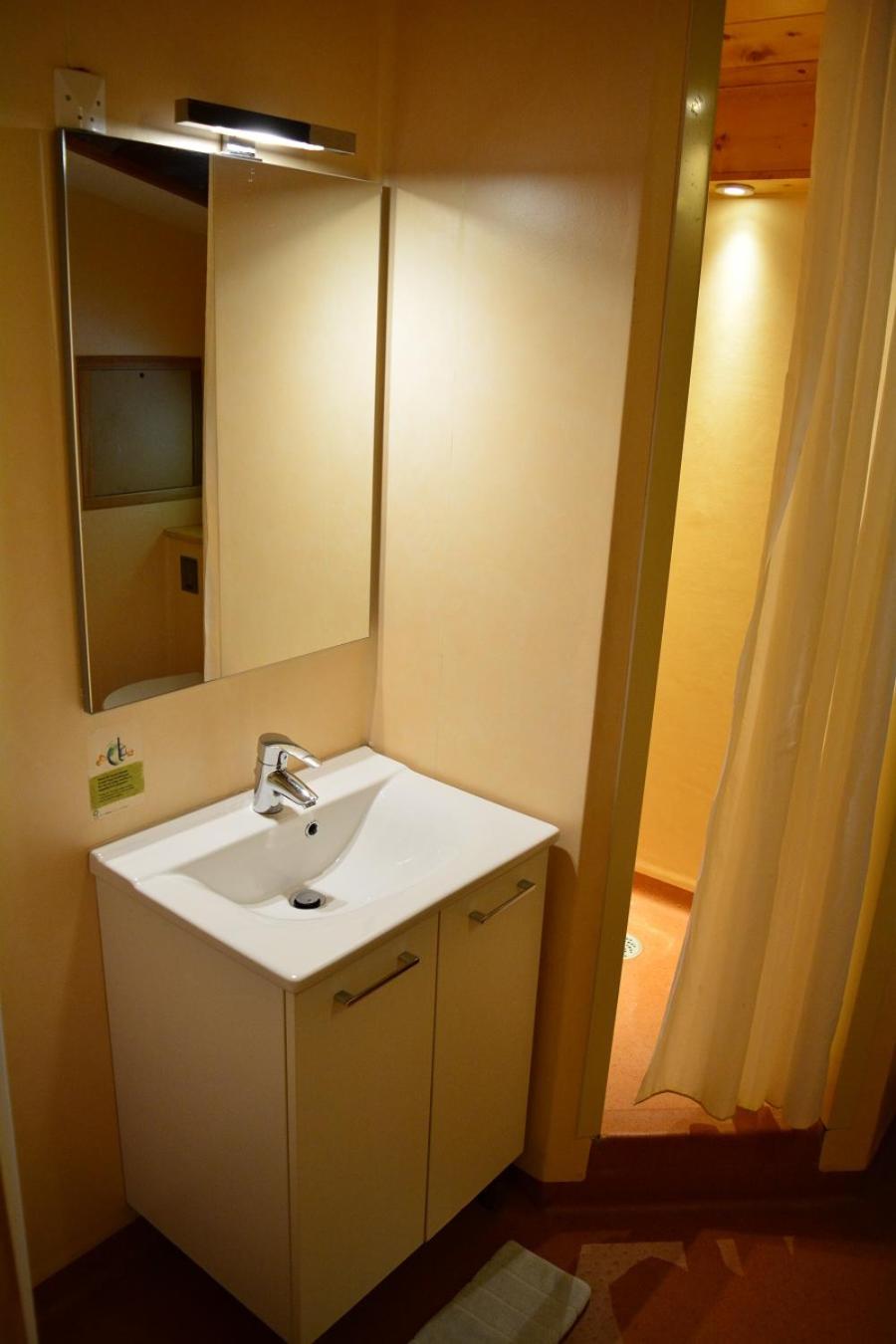 Triple Room with Private Bathroom - Photo 15