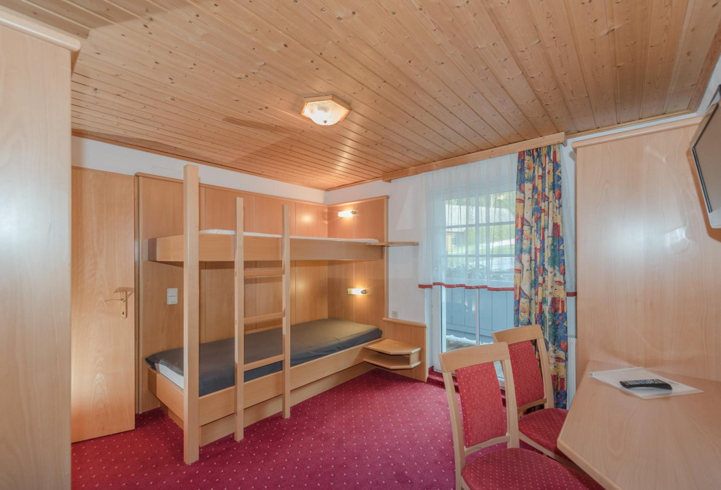 Classic Quadruple Room photo 2