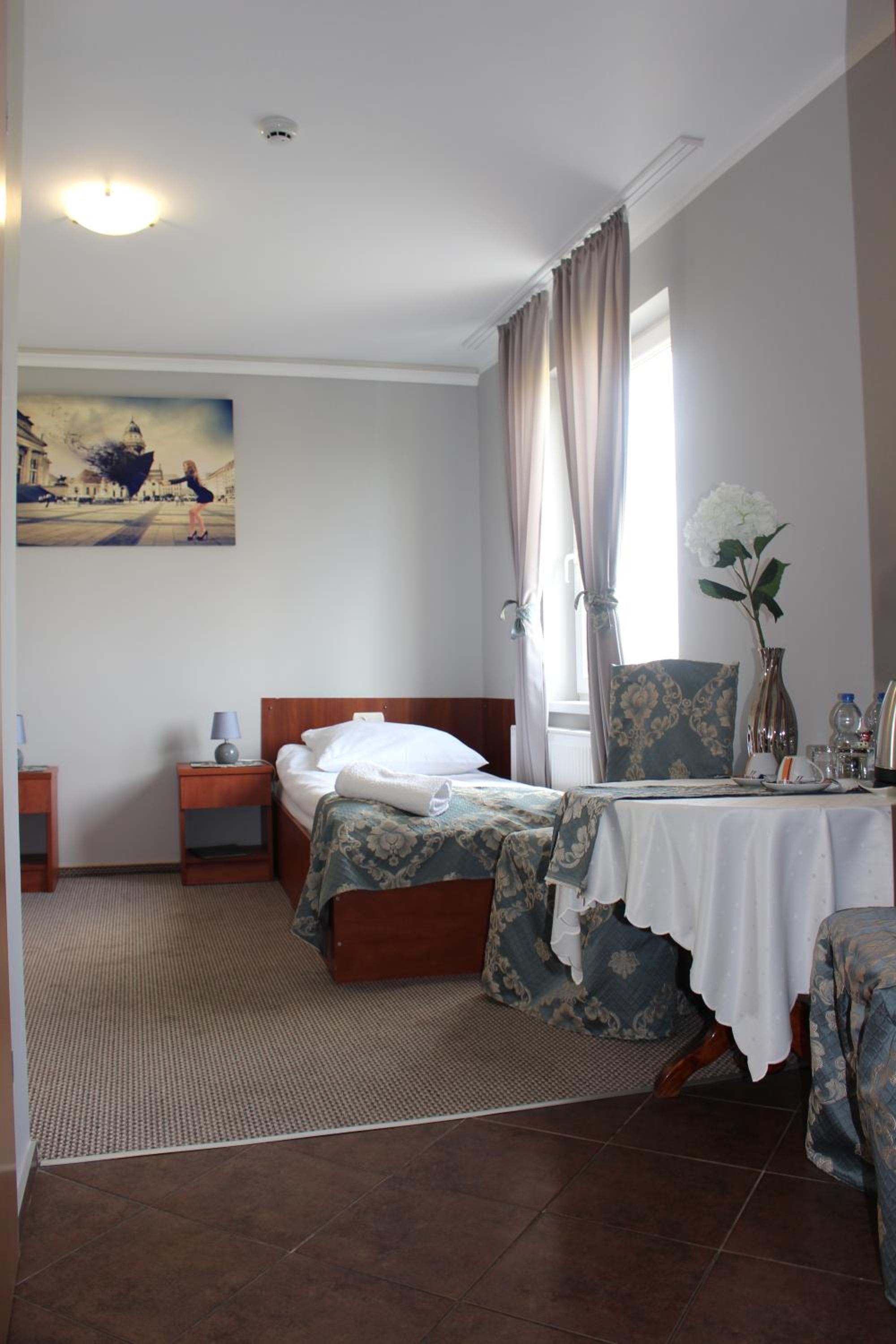 Twin Room - Photo 6