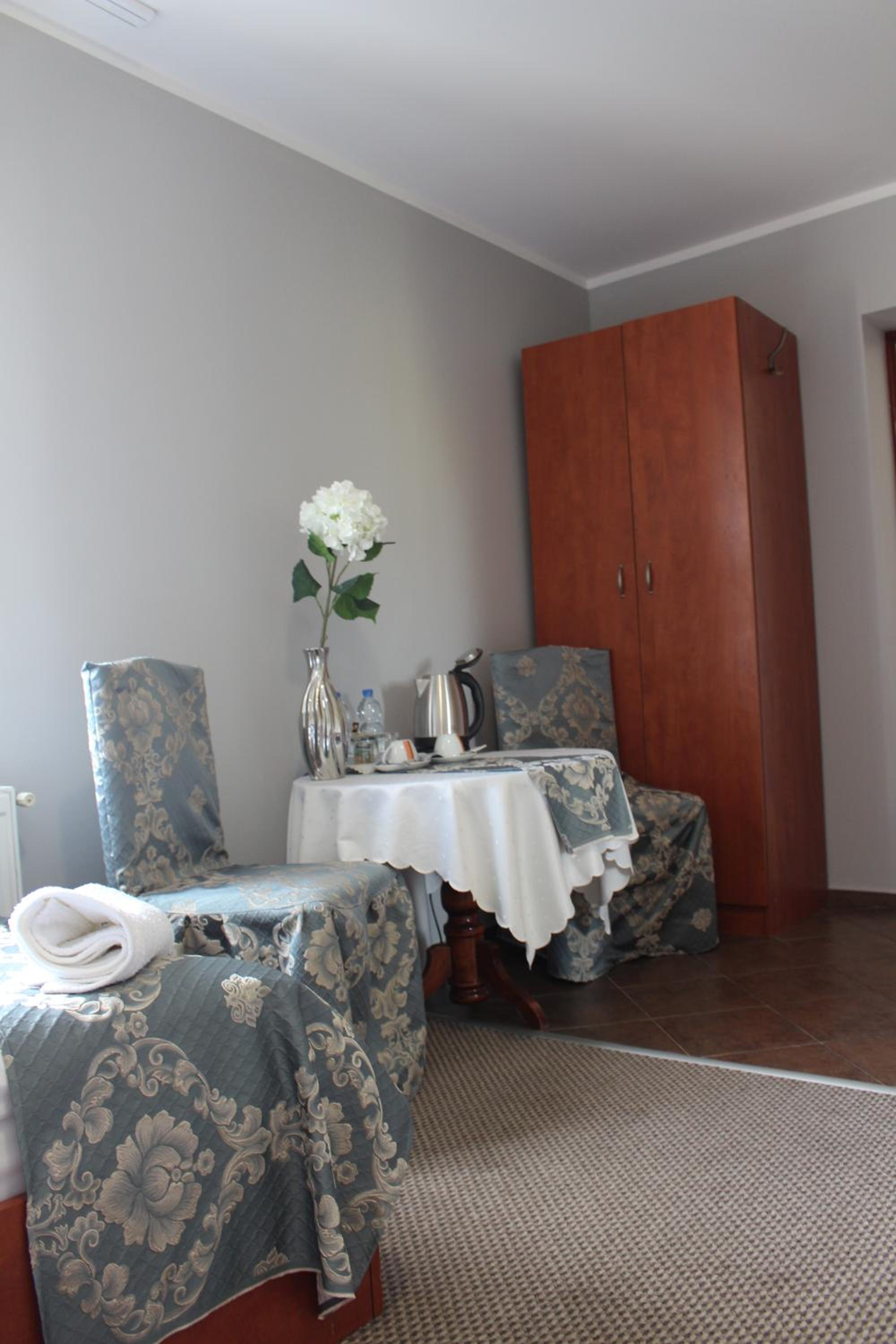 Twin Room - Photo 4