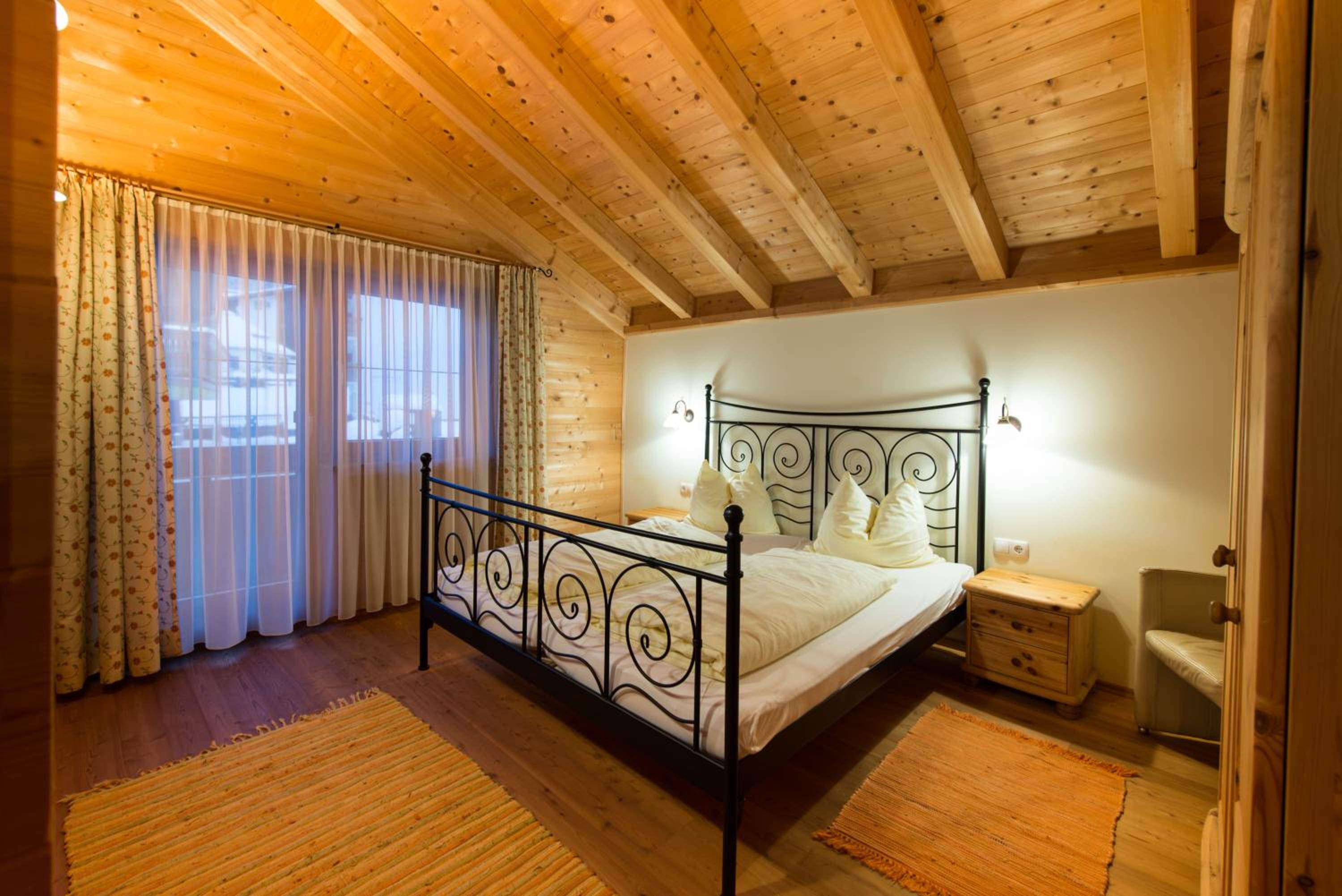 Chalet (6 Adults) photo 3