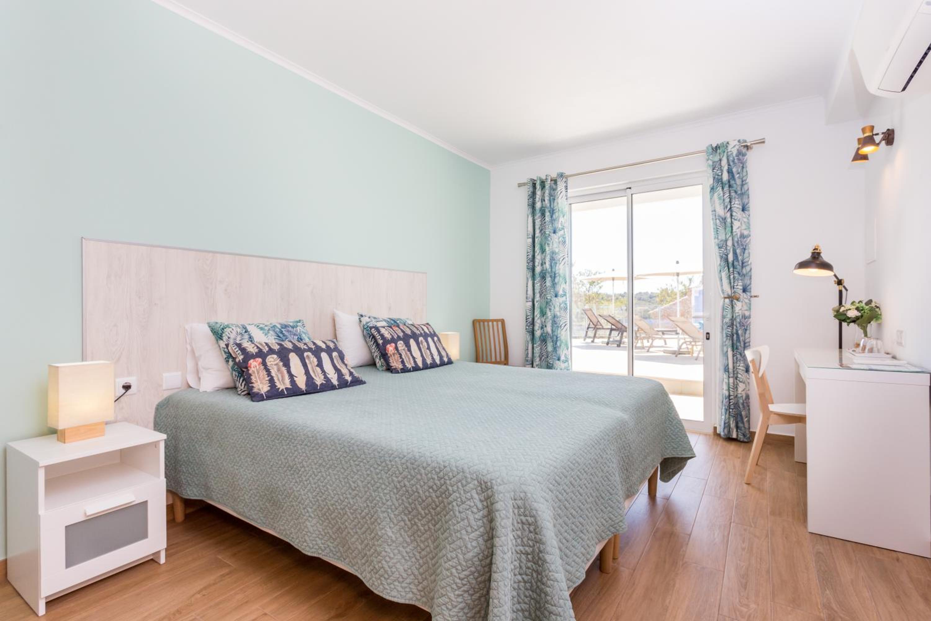 Double or Twin Room with Pool View photo 2