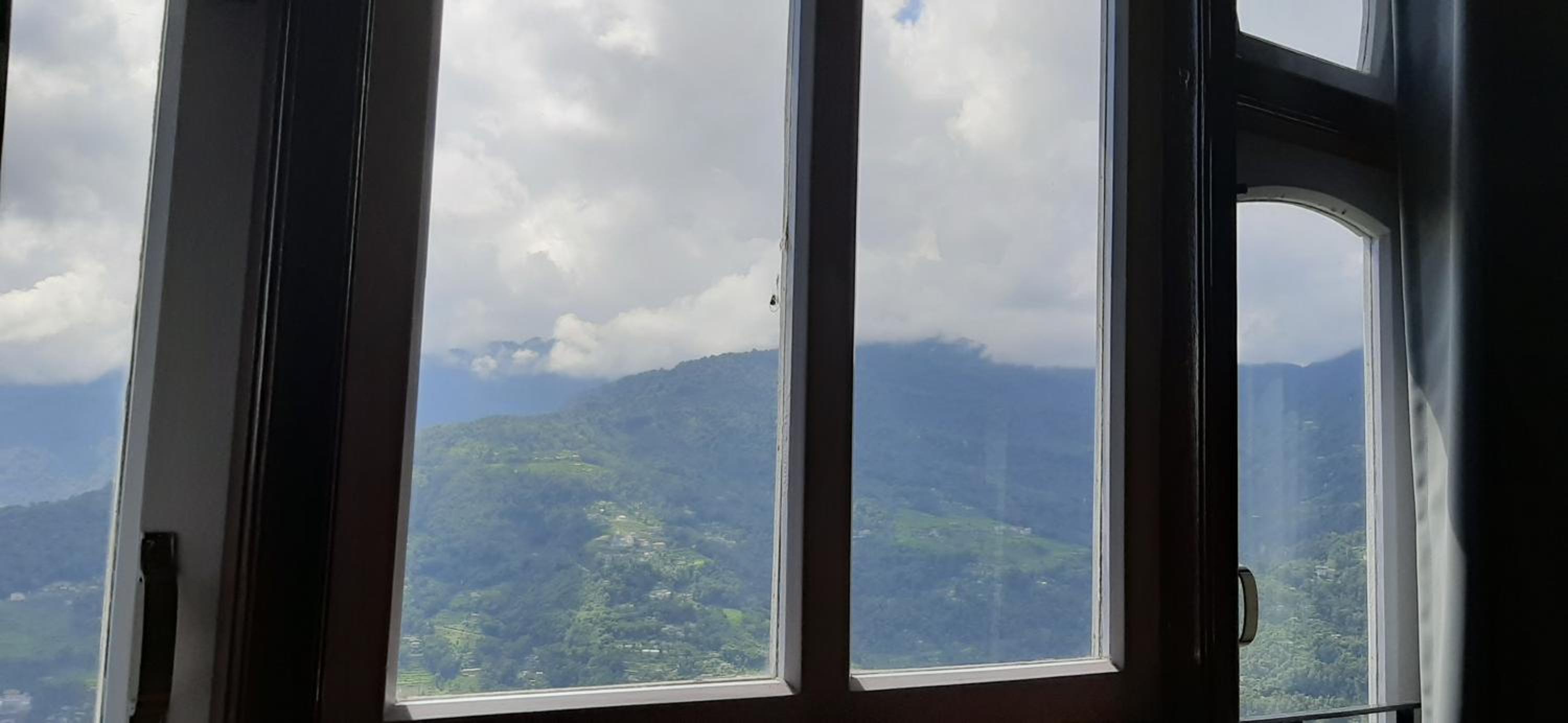 Family Room with Mountain View photo 3