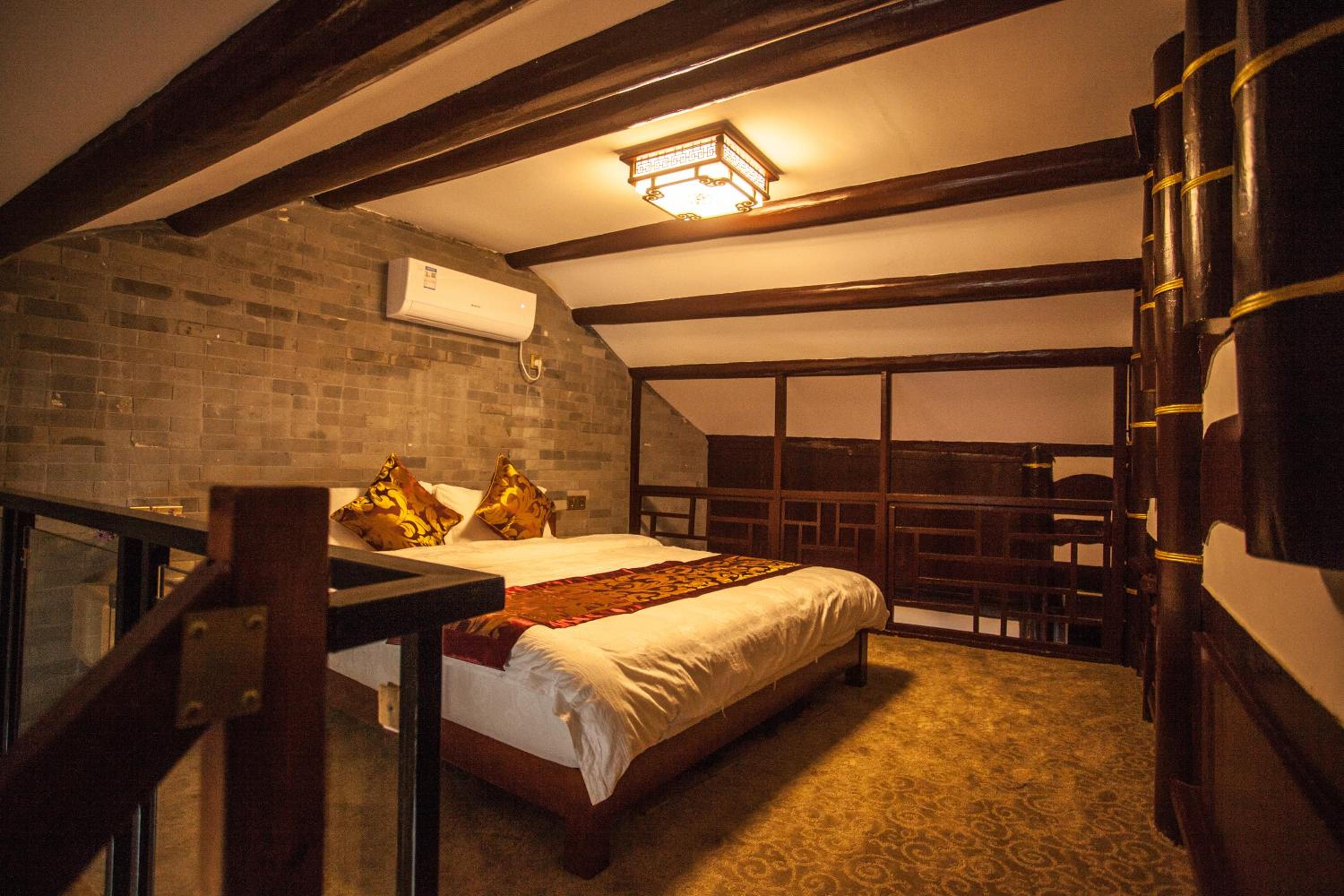 Deluxe Queen Room