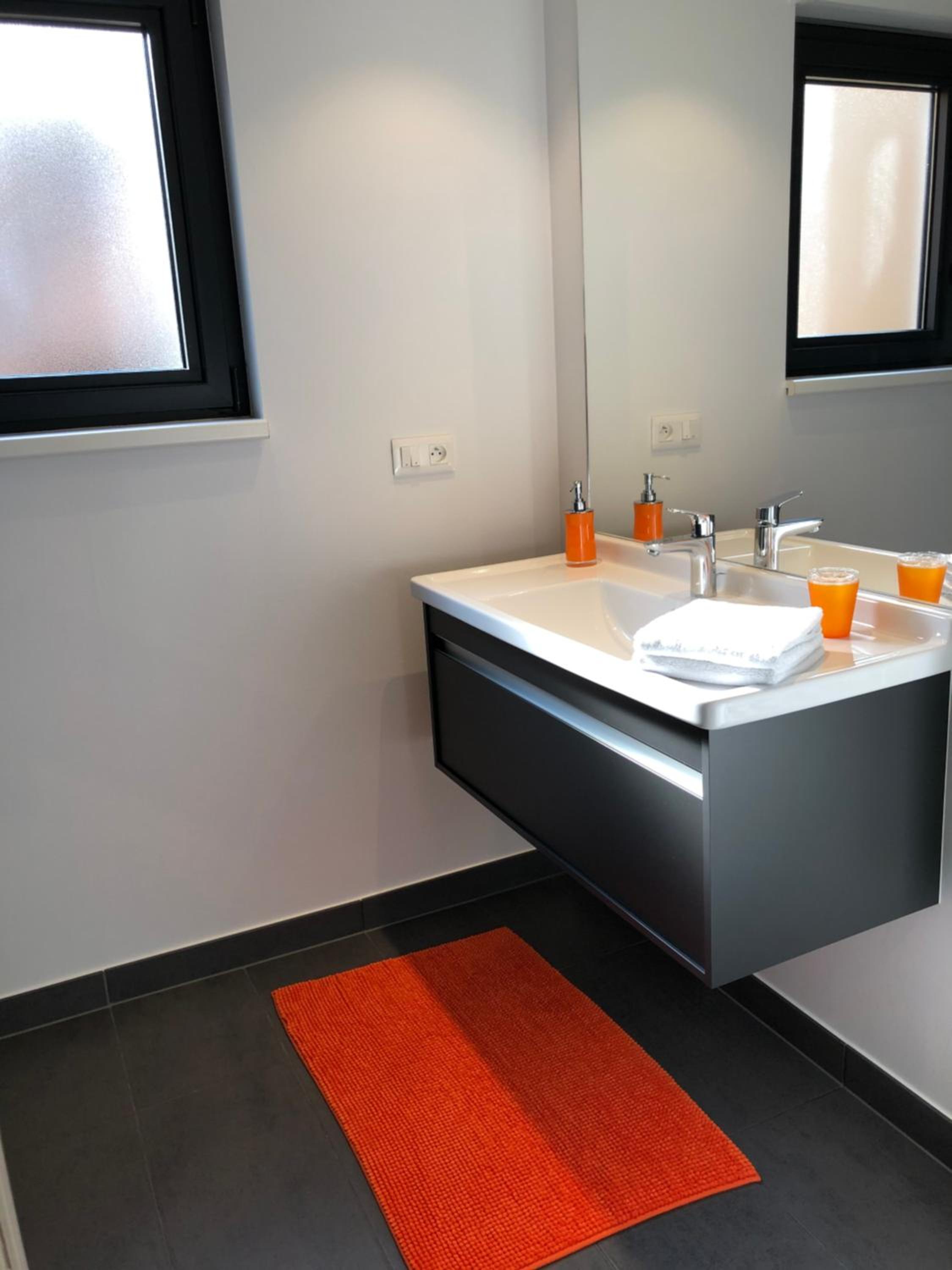 Studio - Second Floor - Photo 5