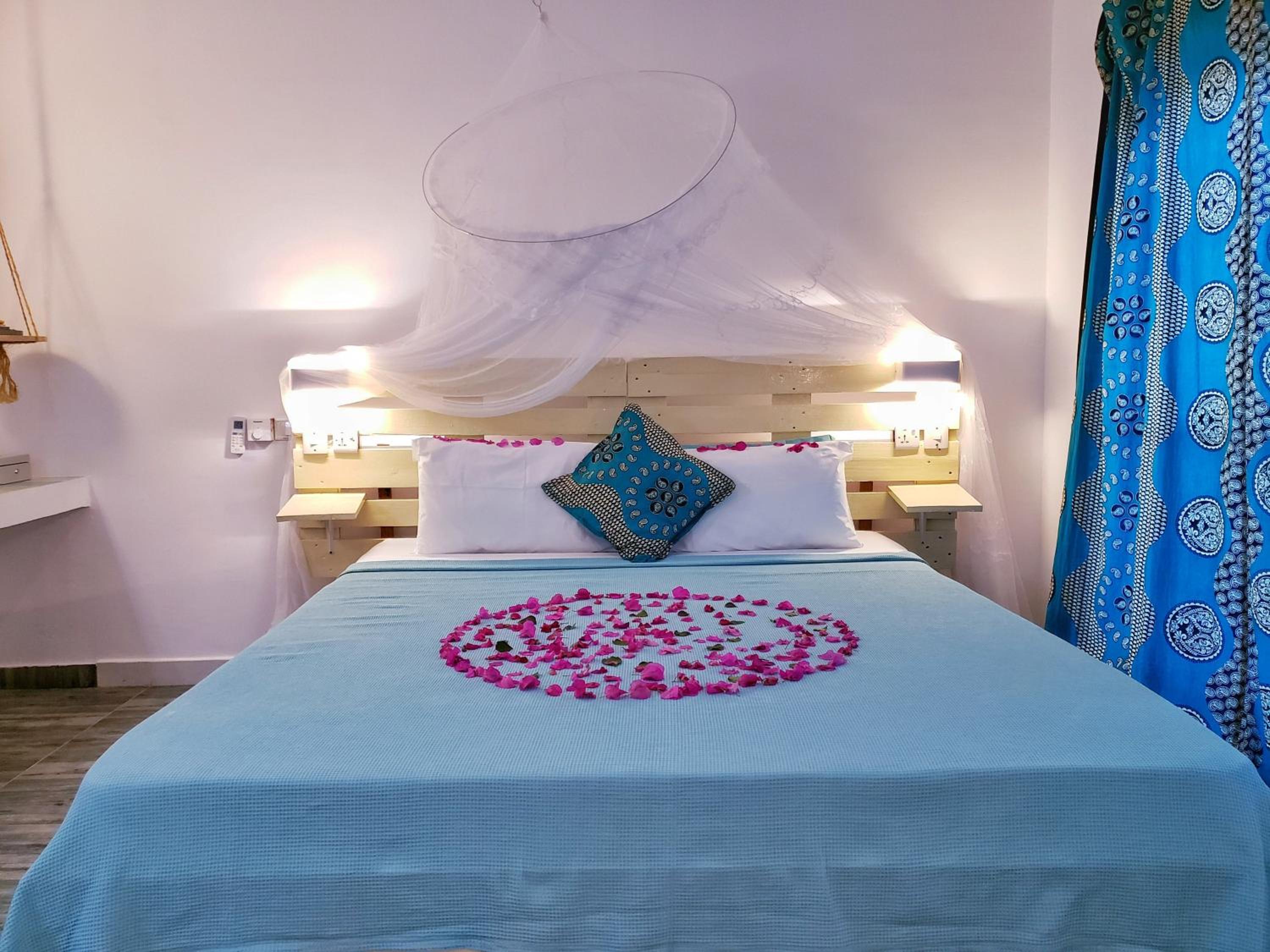 Deluxe Double Room with Side Sea View photo 2