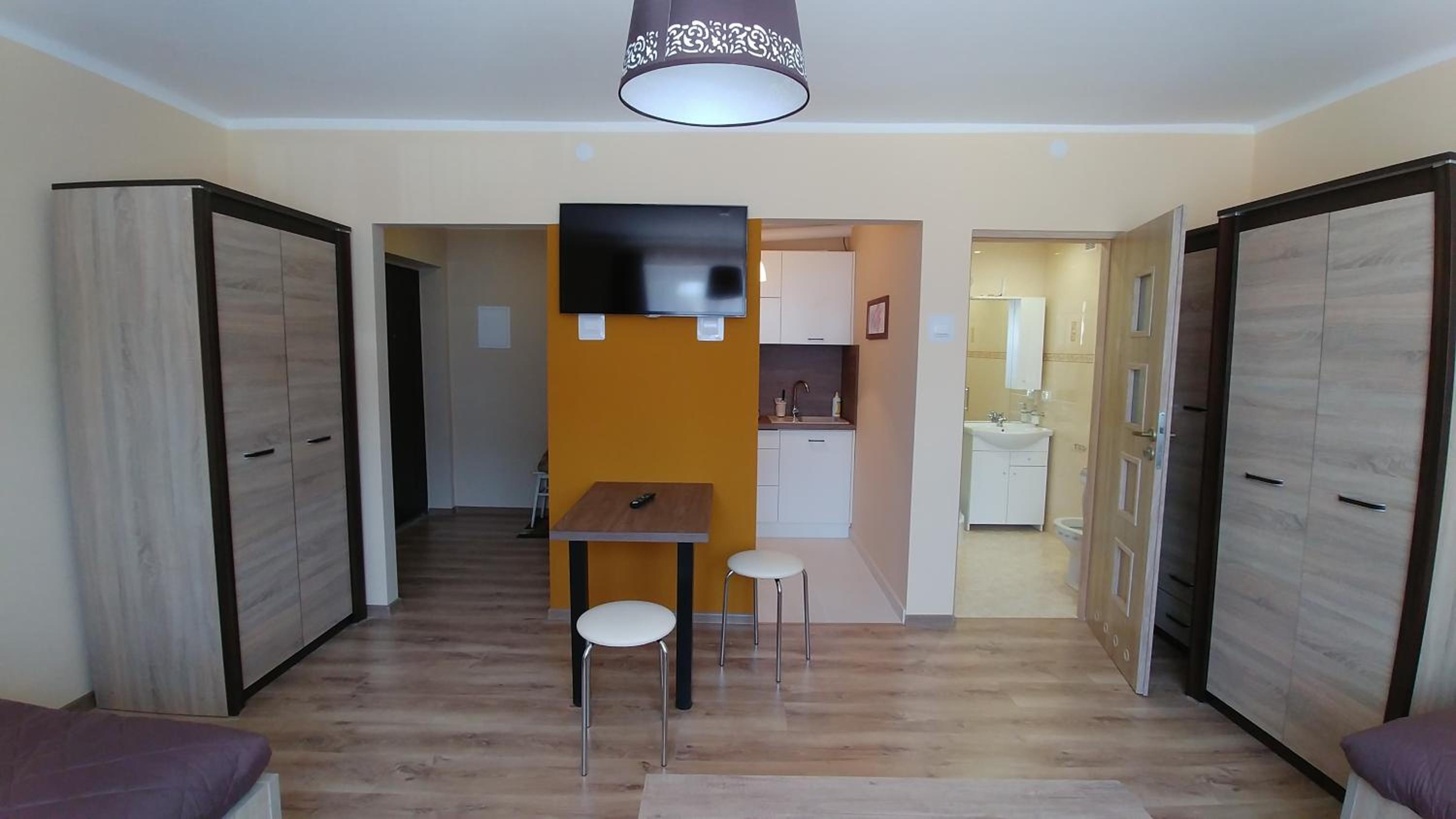 One-Bedroom Apartment - Photo 6