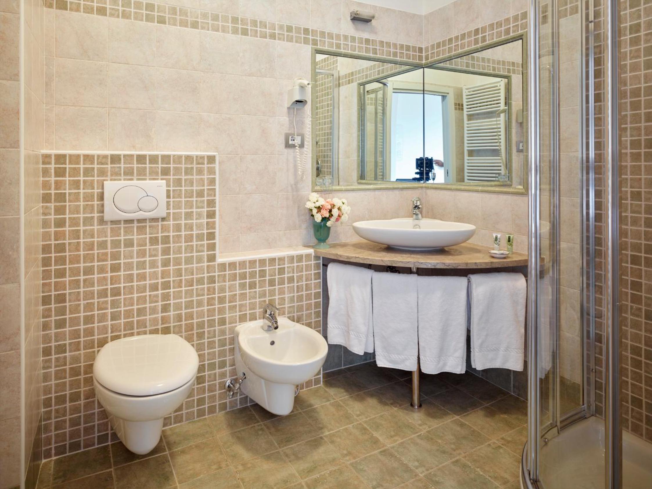 Double Room with Lake View photo 2