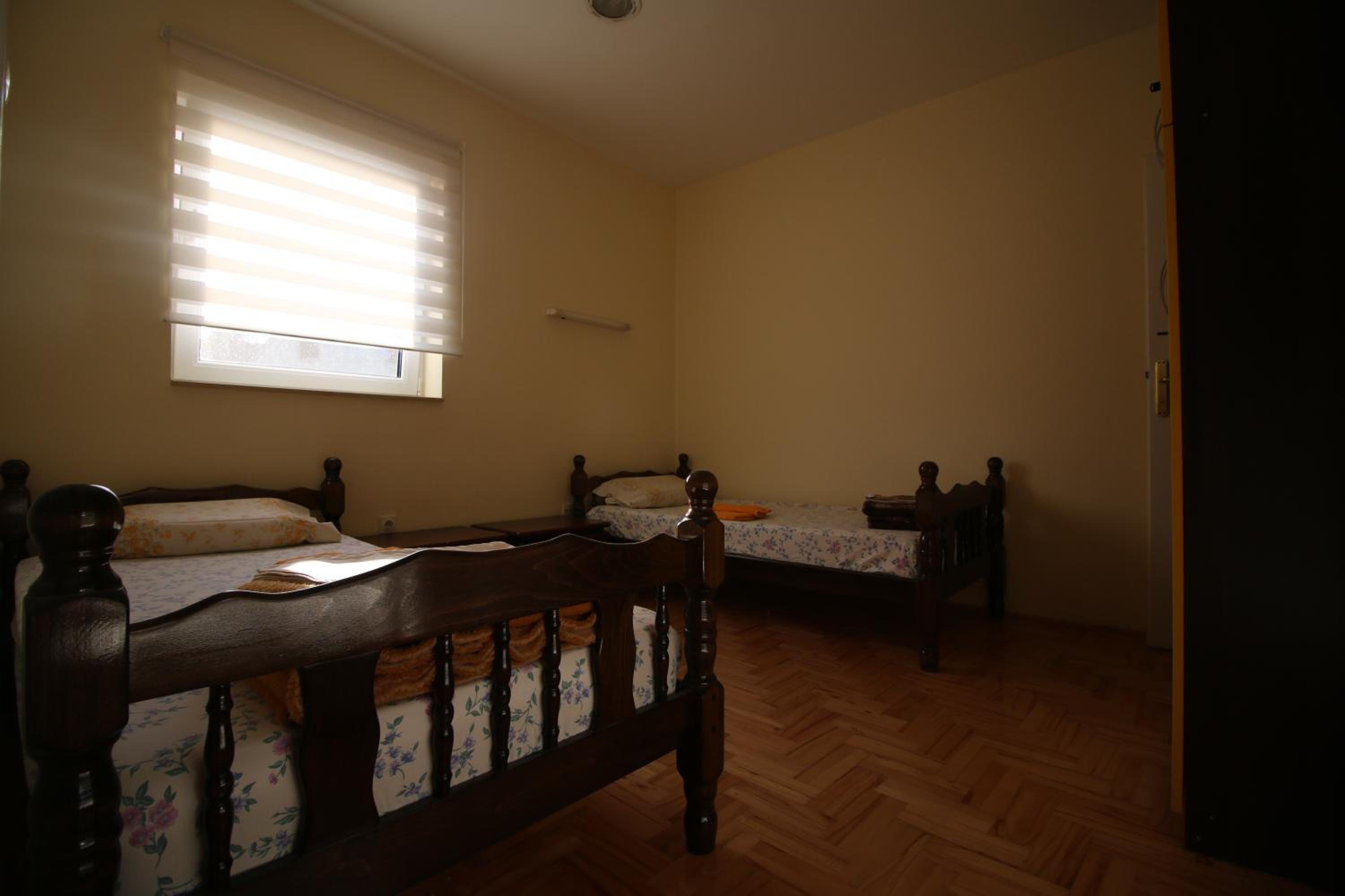 Twin Room with Shared Bathroom photo 2