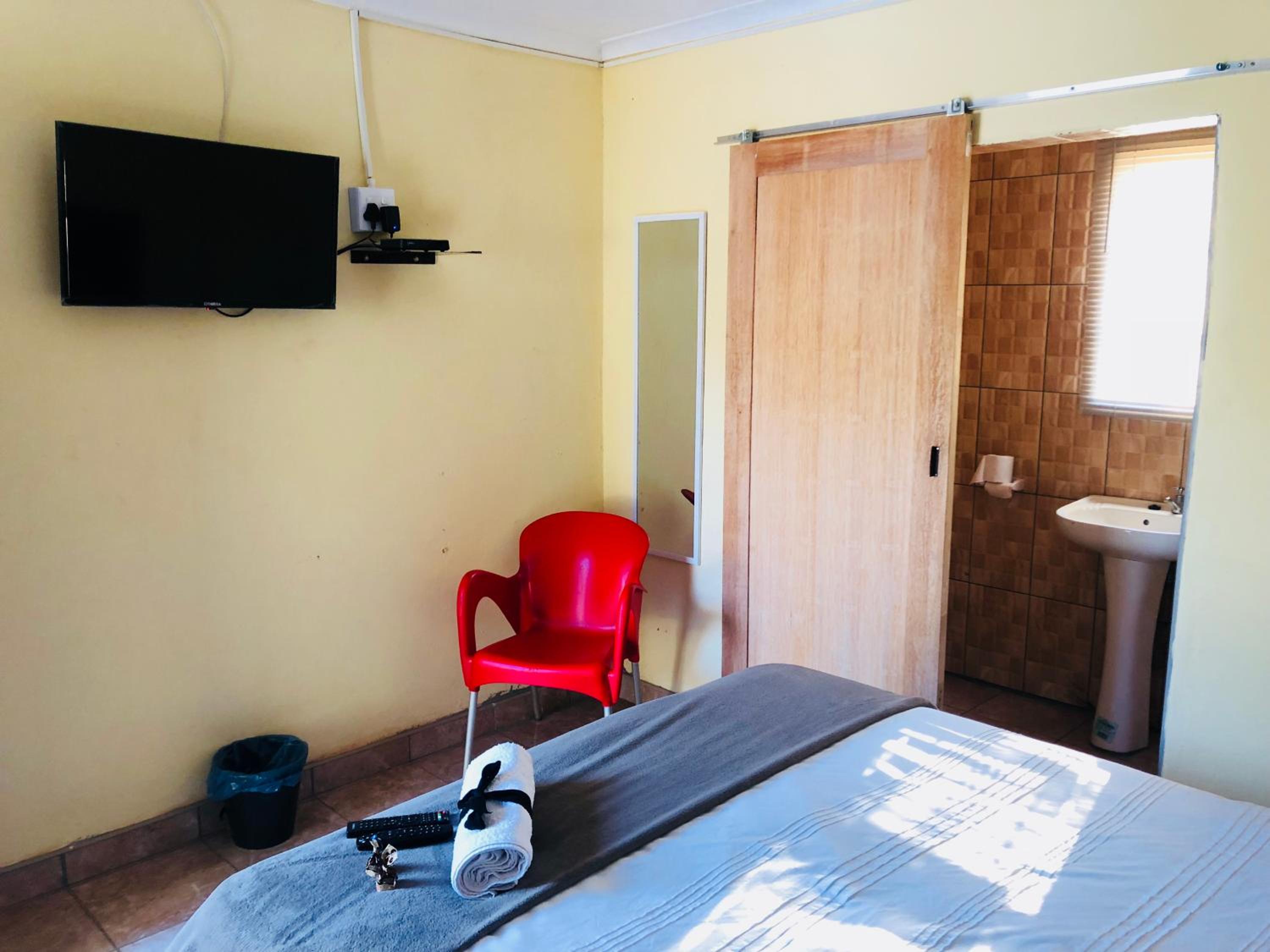 Deluxe Double Room with Shower - Photo 4