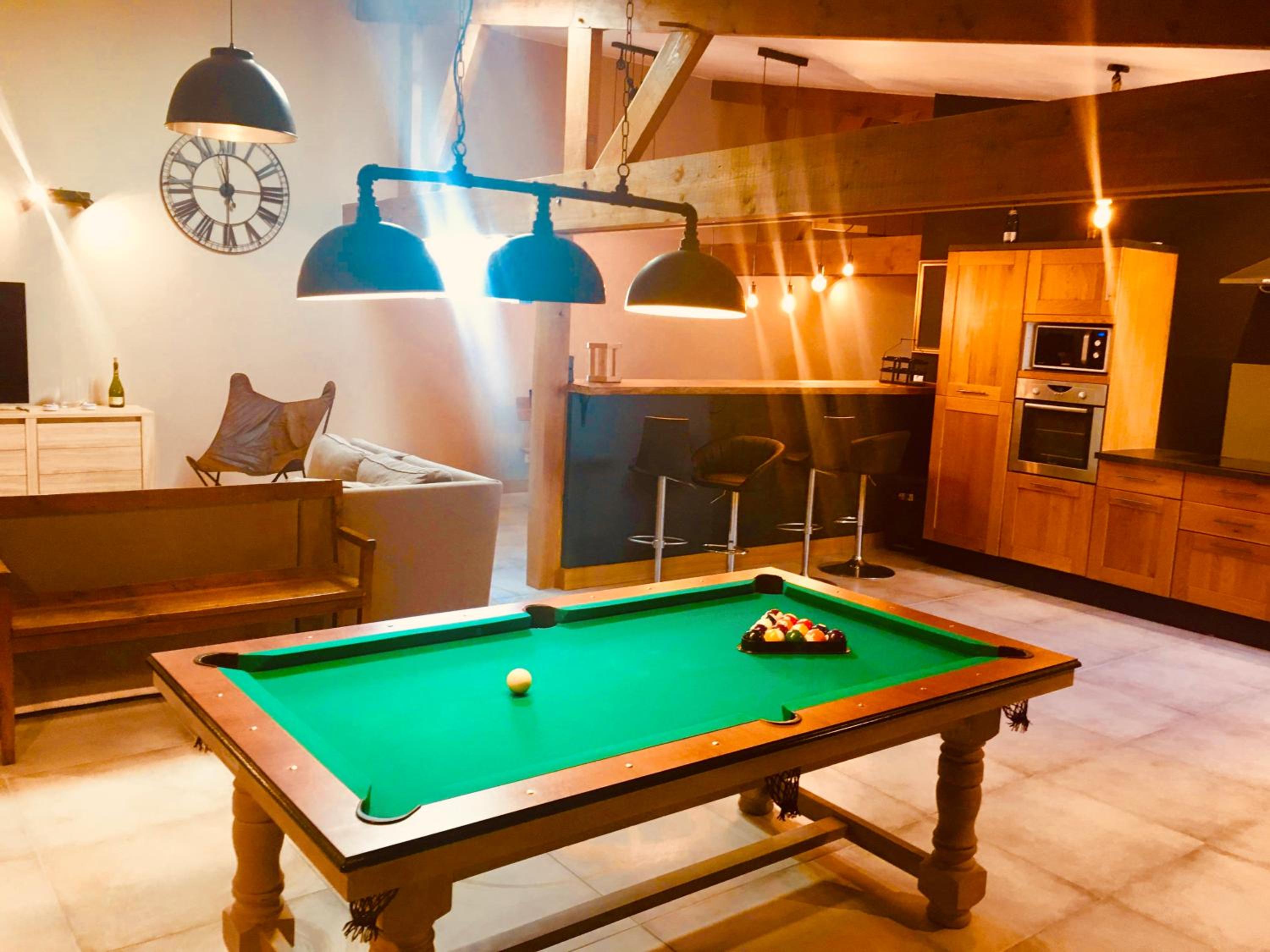 Six-Bedroom House photo 2