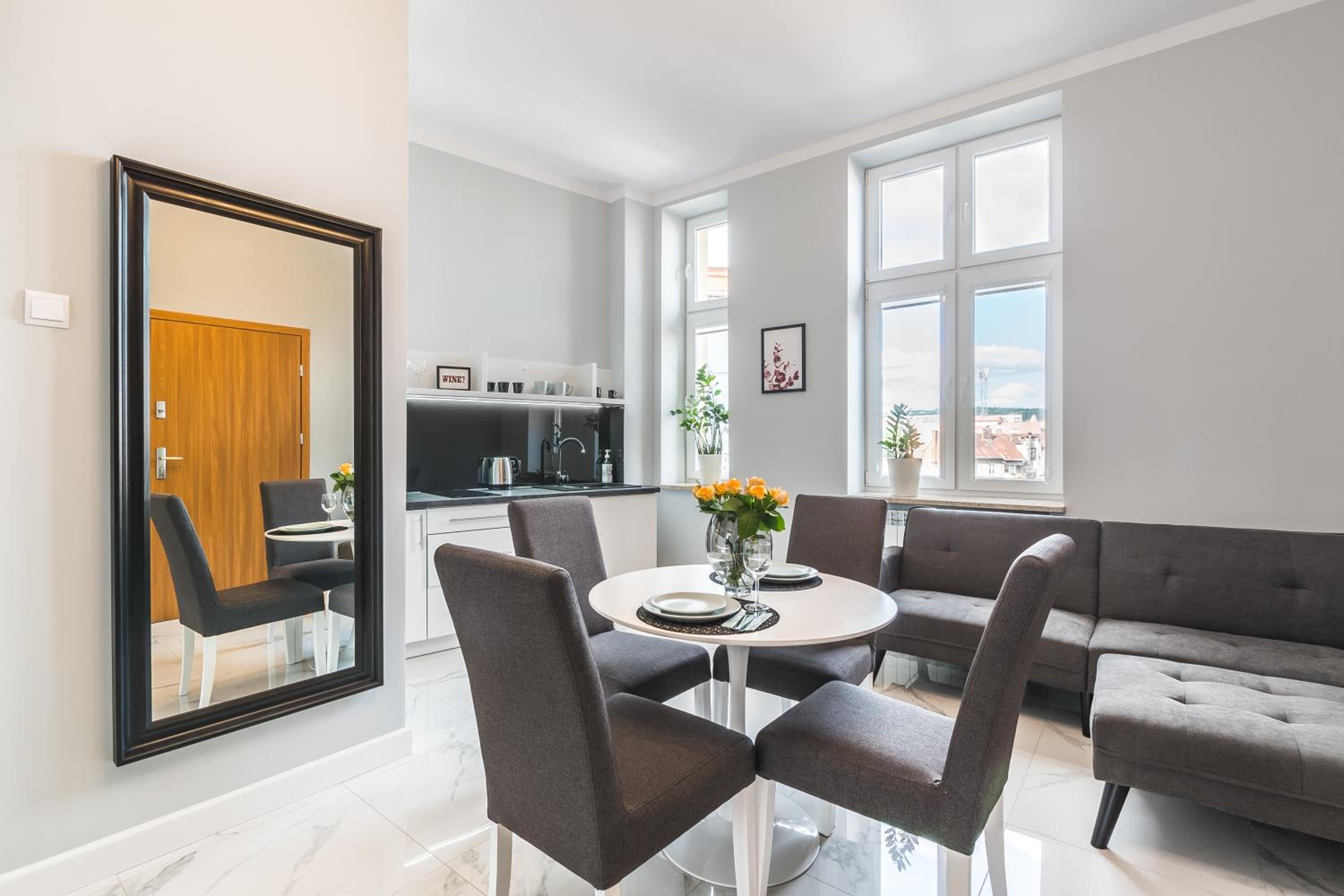 Apartment with Terrace - Photo 5
