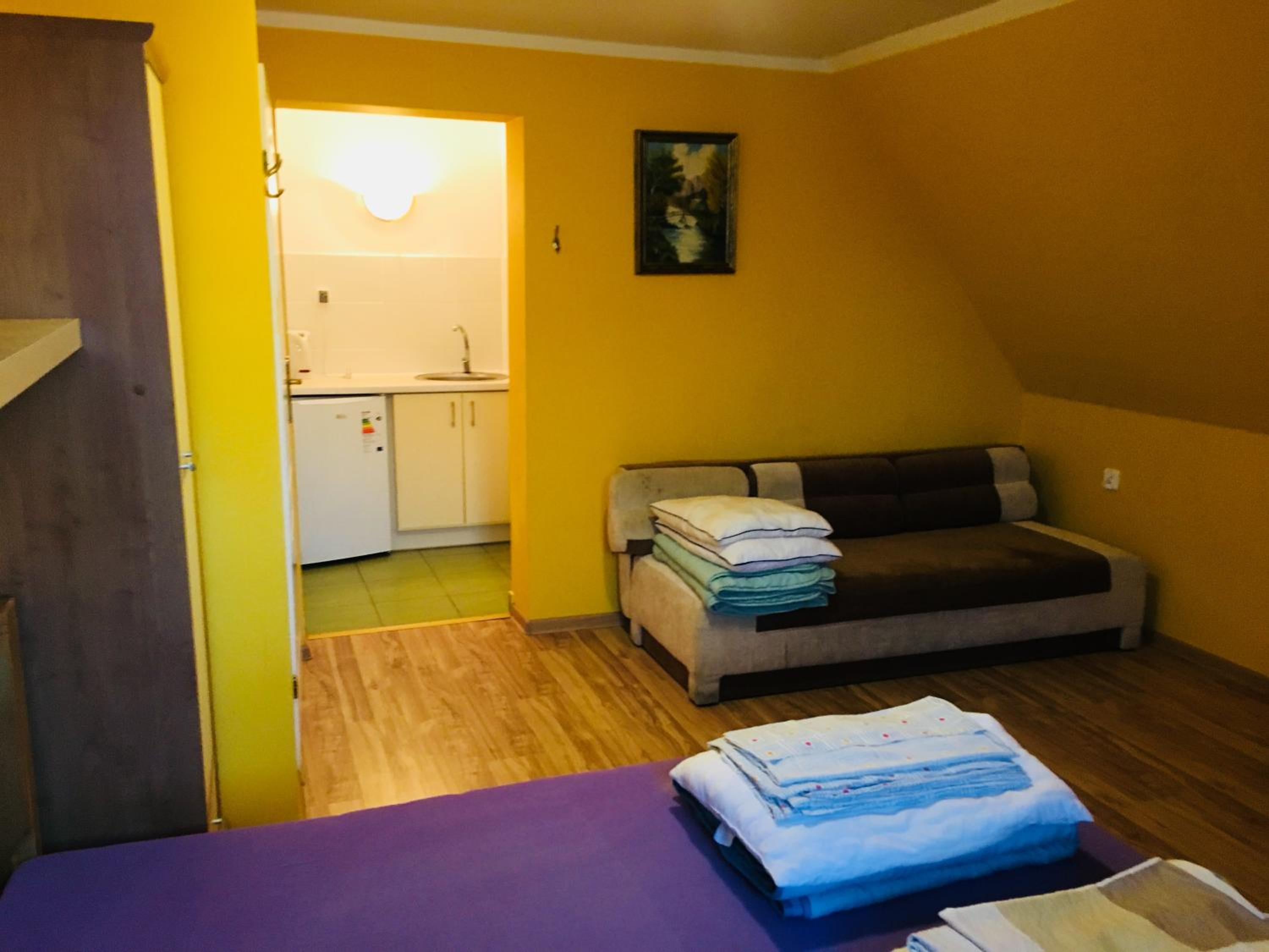 Quadruple Room with Private Bathroom - Photo 4