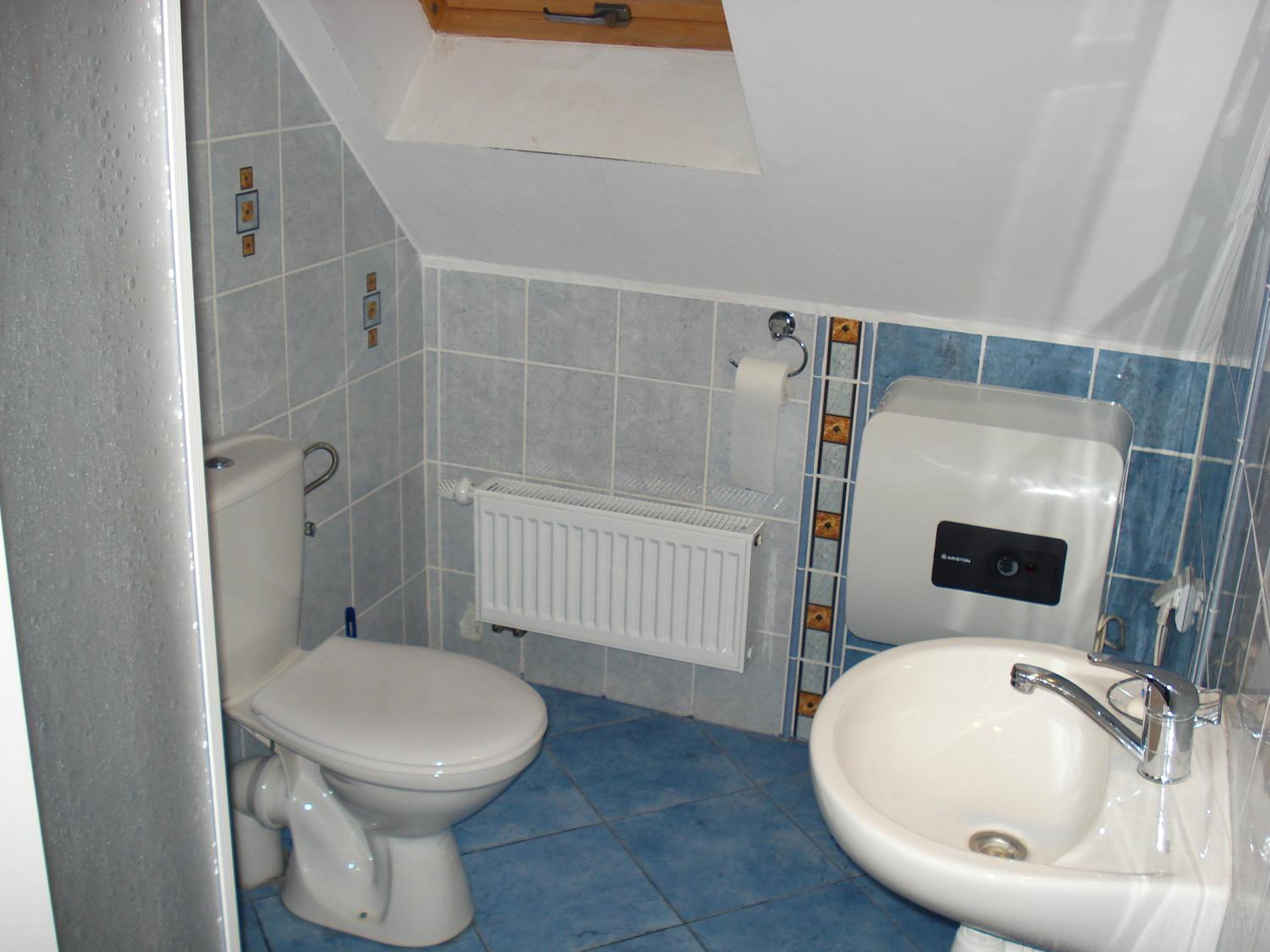 Quadruple Room with Balcony - Photo 6