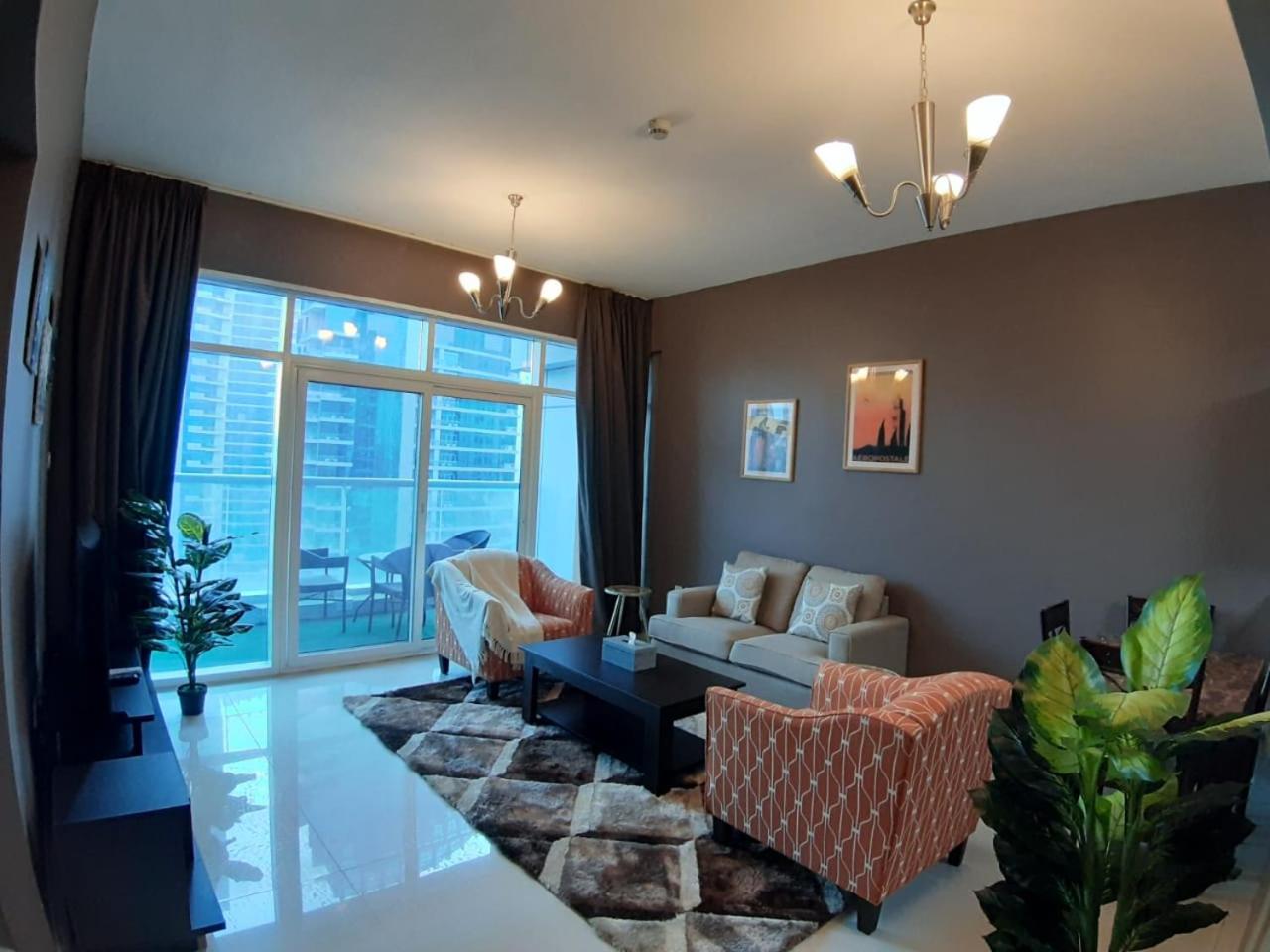 Deluxe Two Bedroom Apartment with Full Marina View photo 2