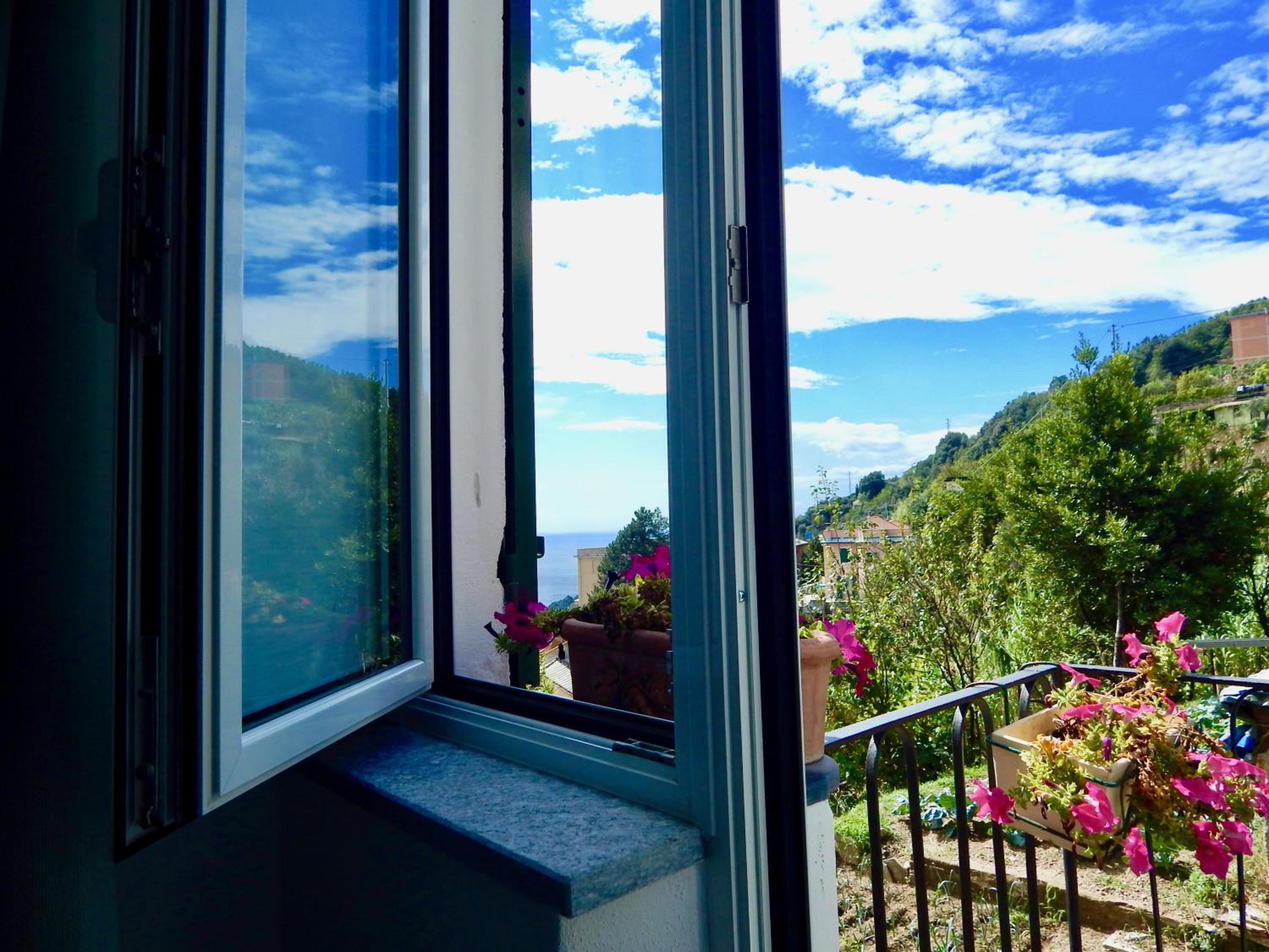 Deluxe Double Room with Balcony and Sea View - Photo 10