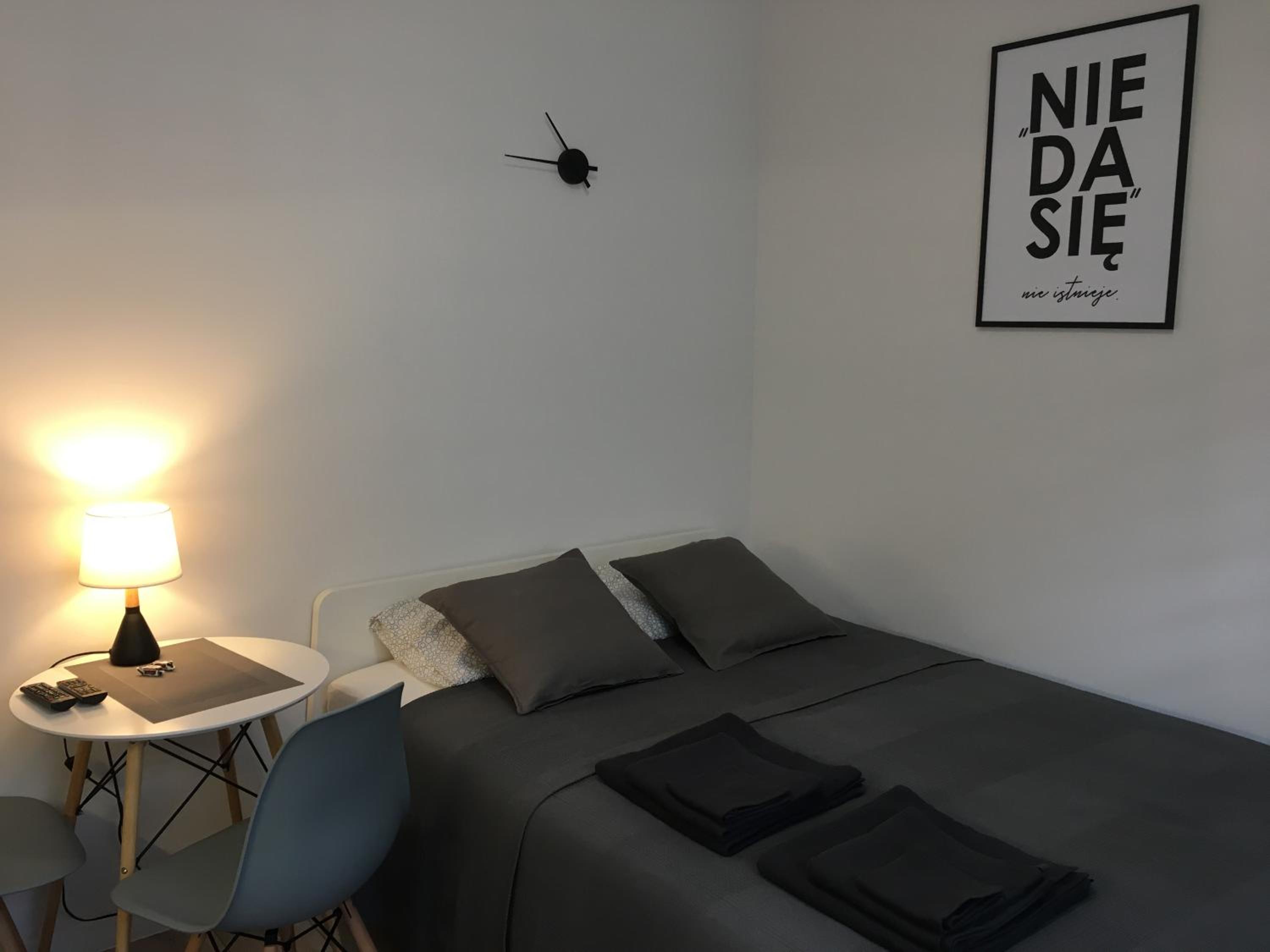 One-Bedroom Apartment - Photo 3