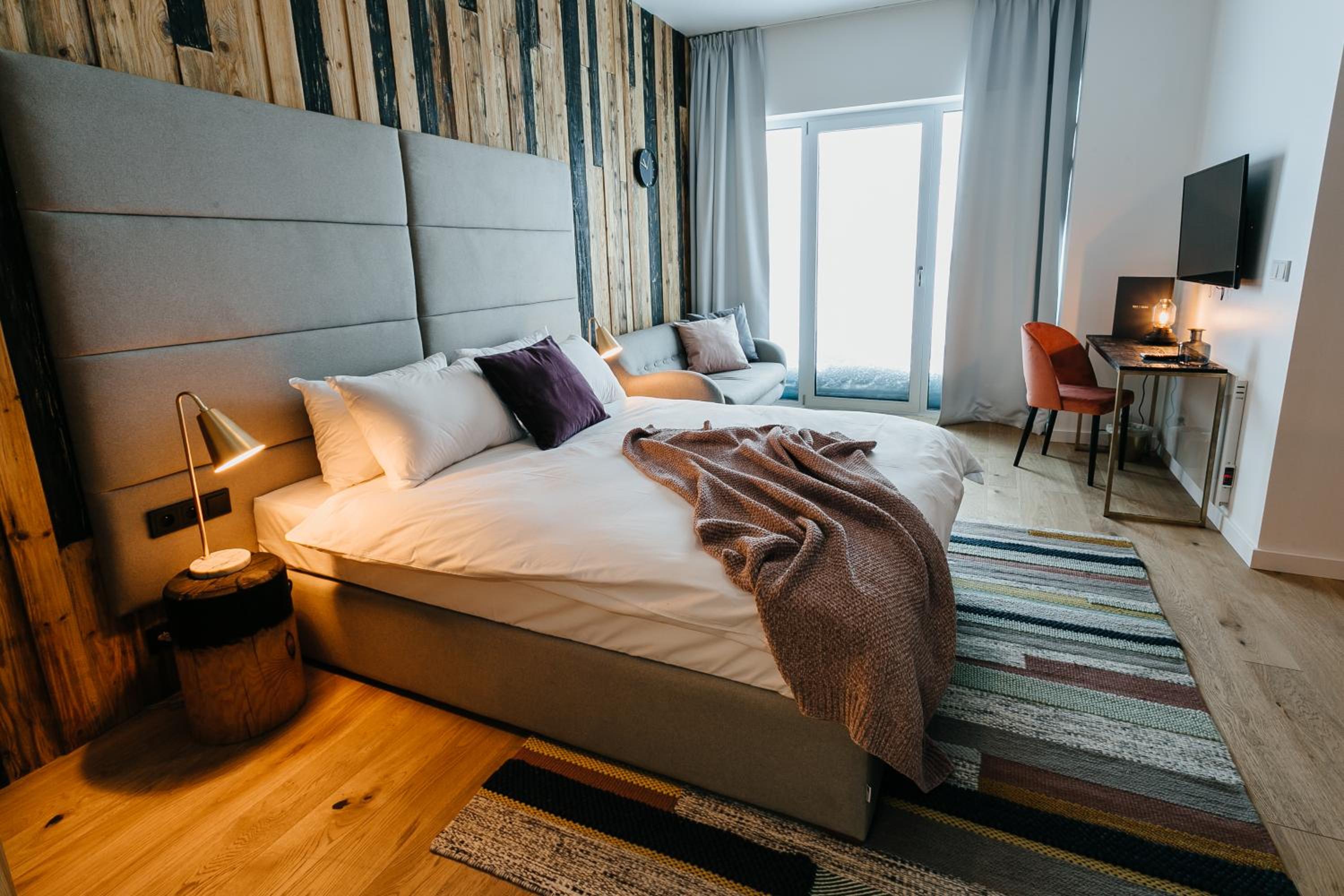 Apartment with Mountain View
