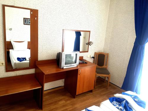 Double Room with Balcony - Photo 4