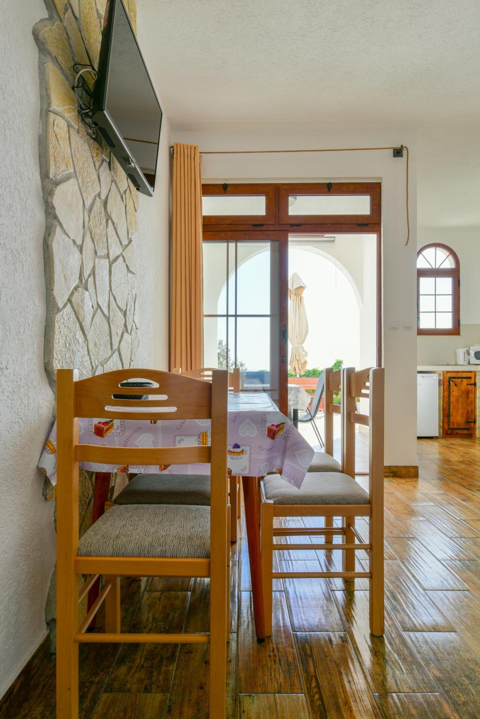 Two-Bedroom Apartment with Sea View - Photo 12