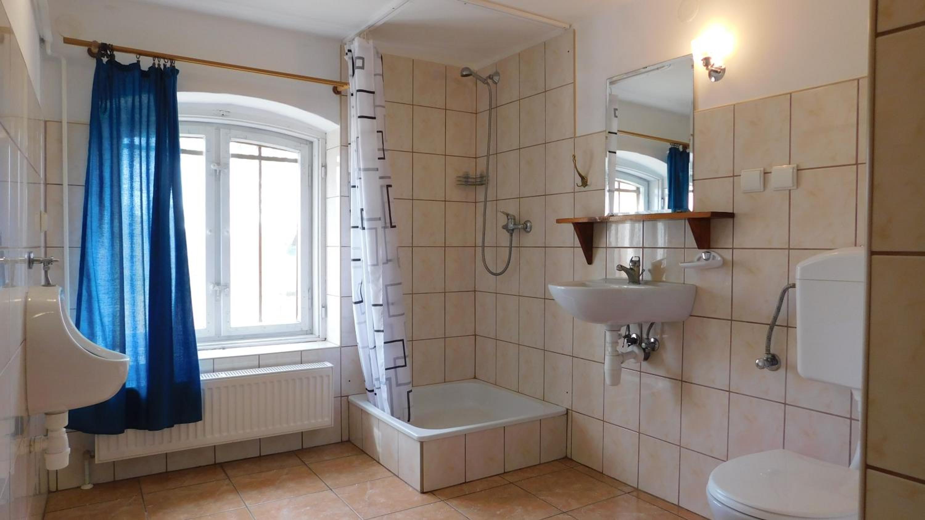 Quadruple Room with Bathroom - Photo 1