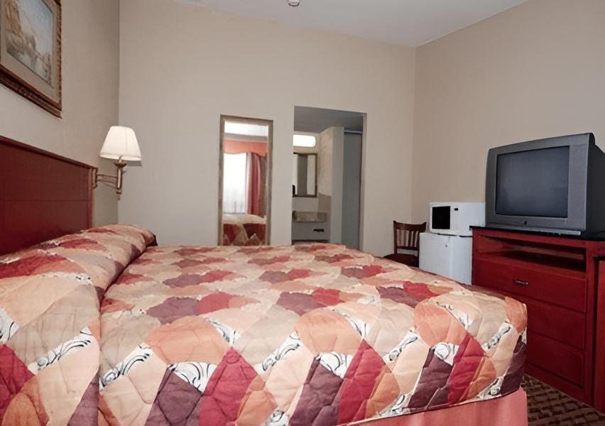 King Room - Non-Smoking photo 3