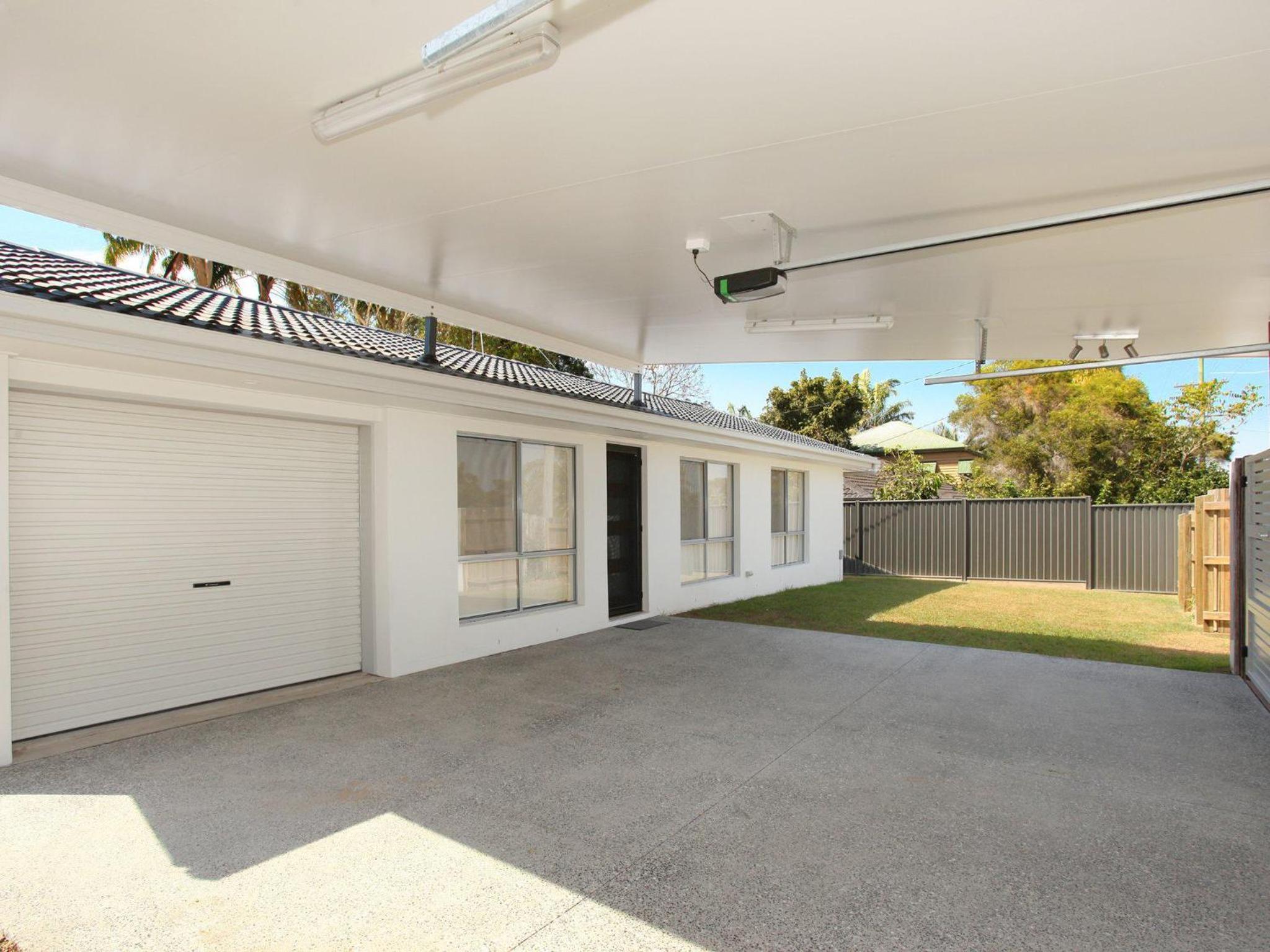 Four-Bedroom House photo 3