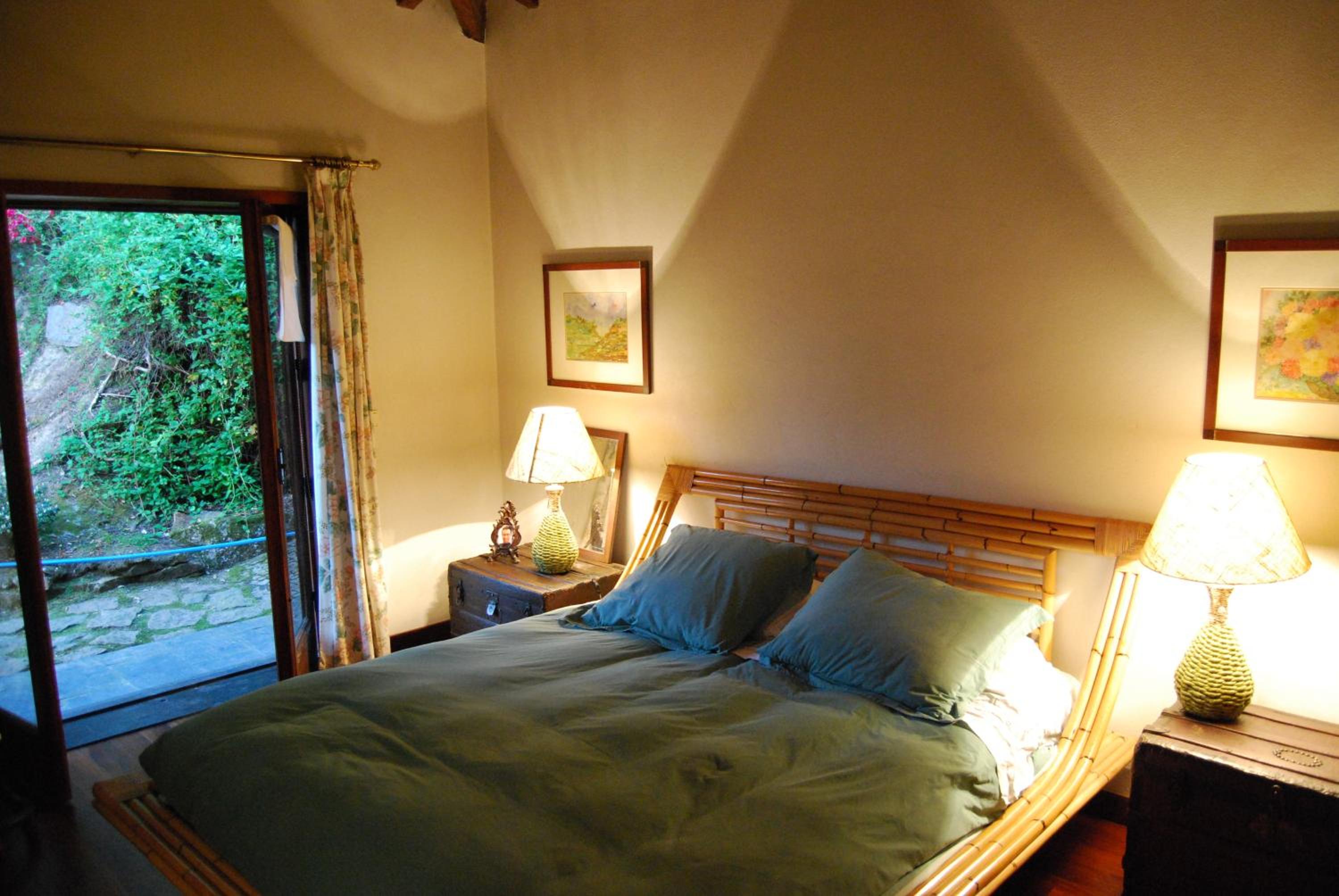 Five-Bedroom House photo 1