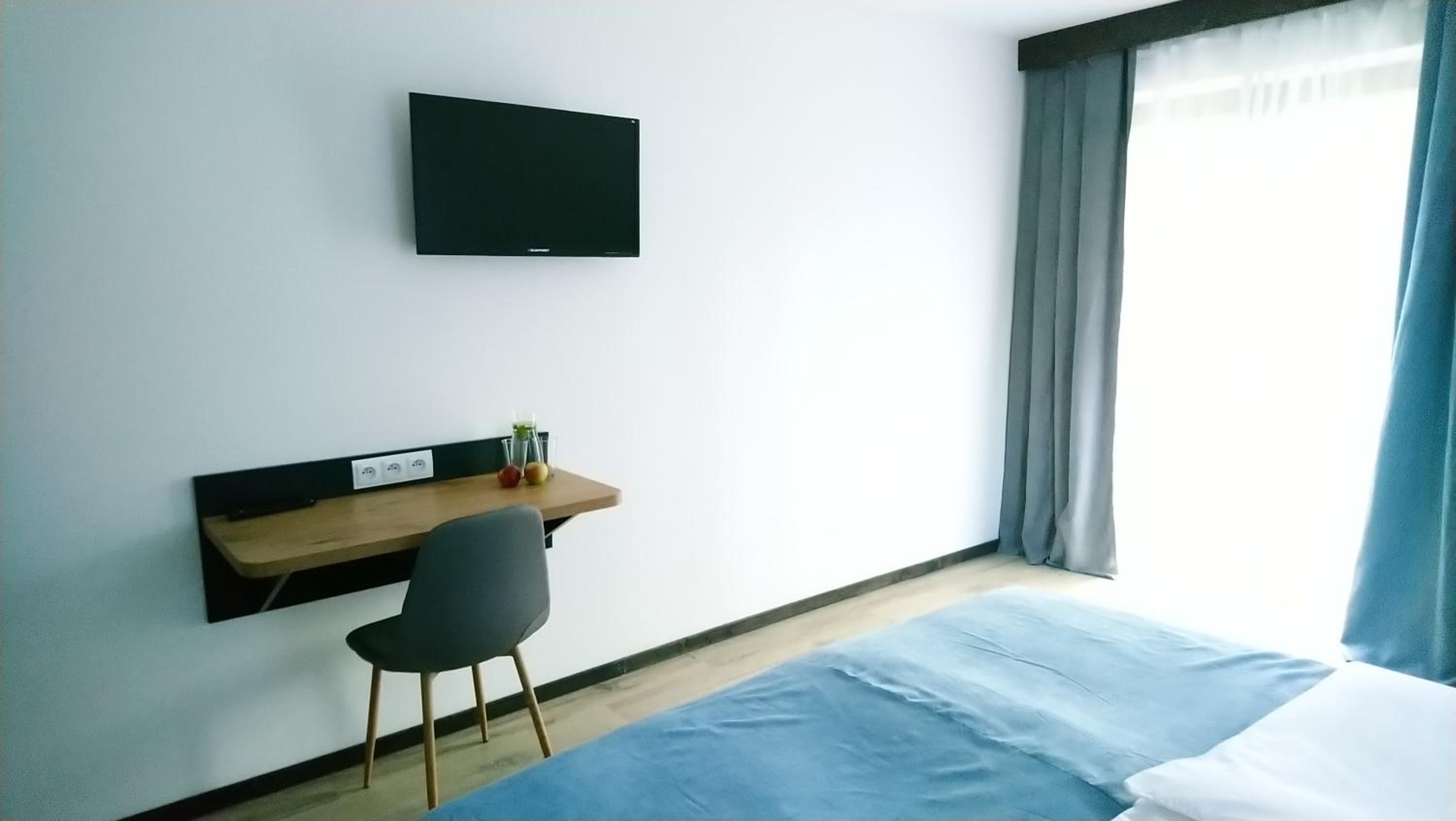 Deluxe King Suite photo 3
