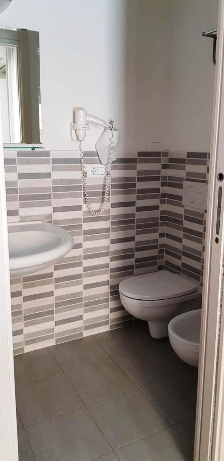 Small Single Room photo 1
