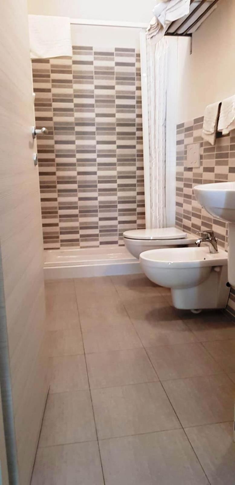 Large Single Room photo 1