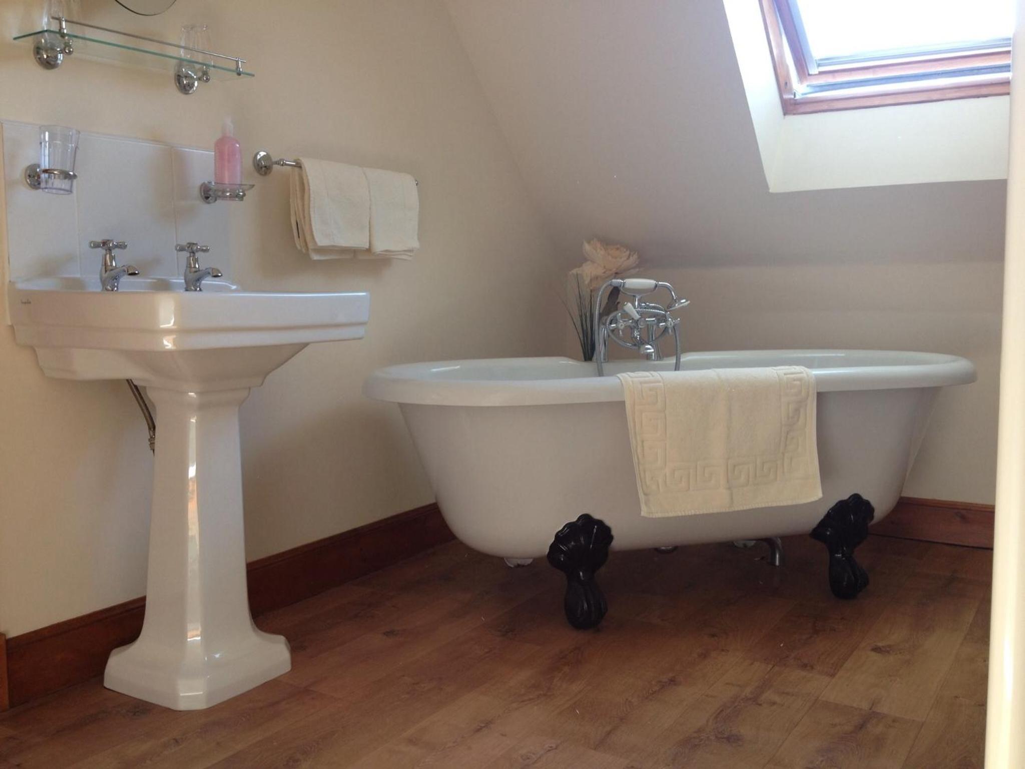 Standard Twin Room - Photo 2
