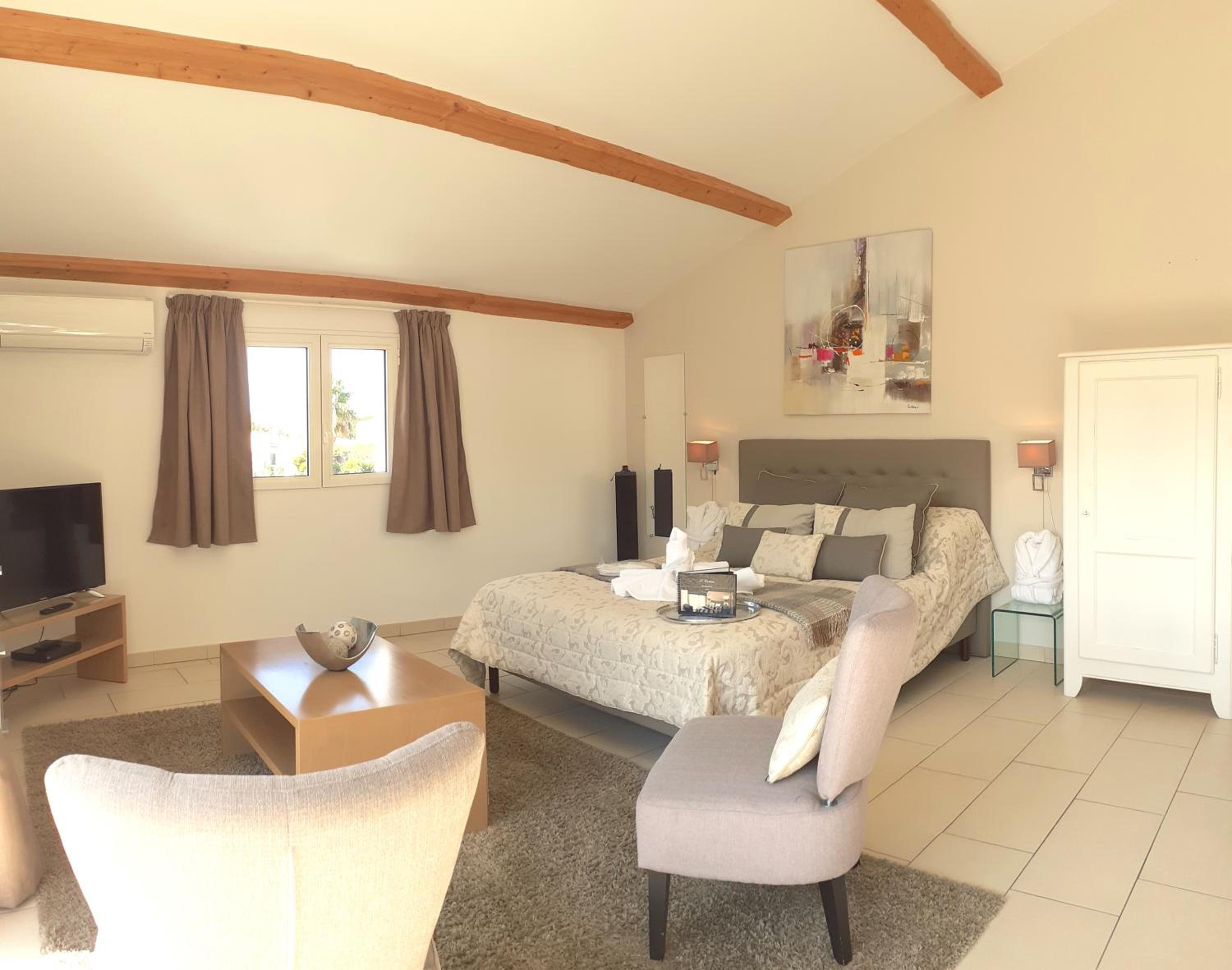 Large Studio (2 Adults)