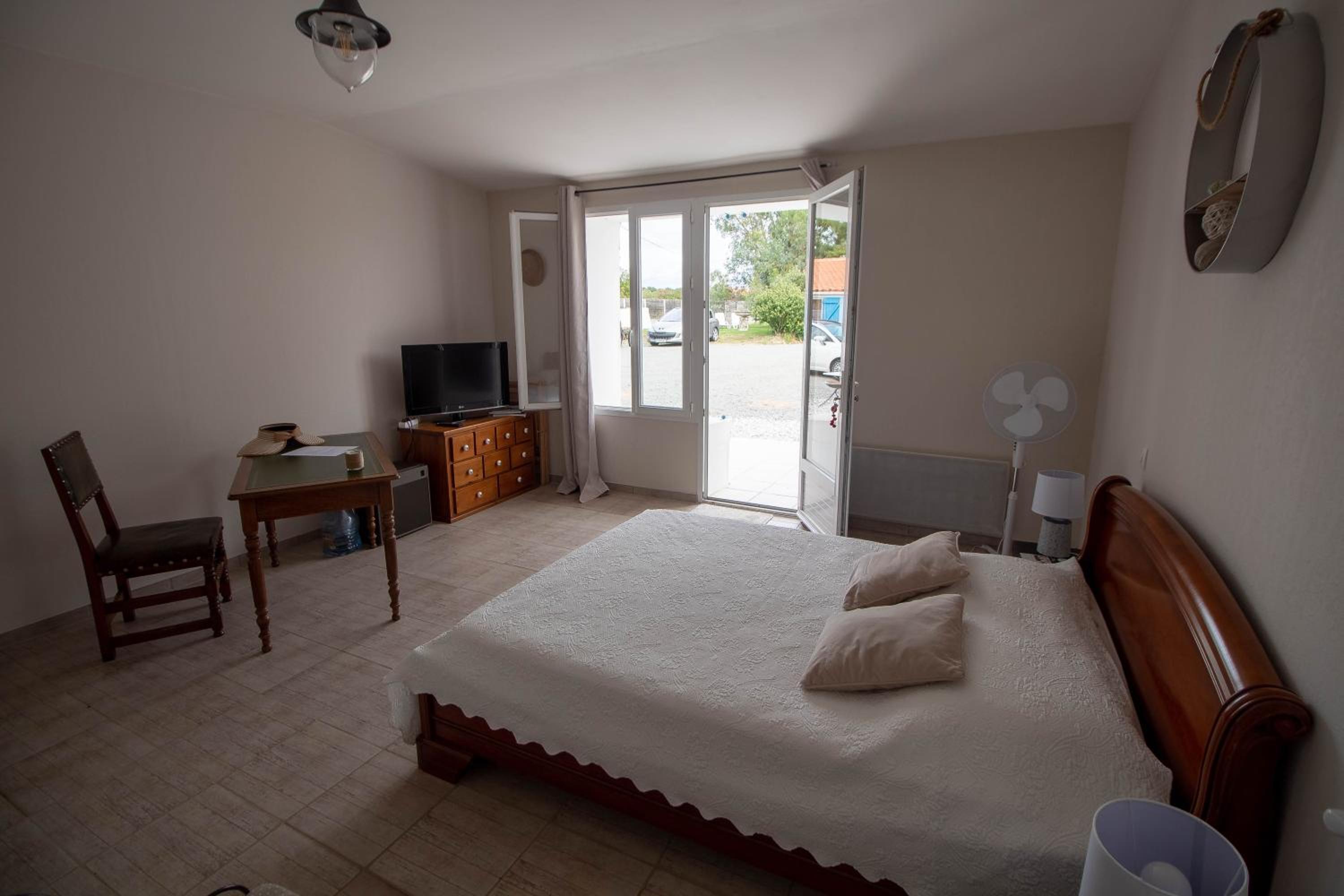 Family Room with Terrace photo 3