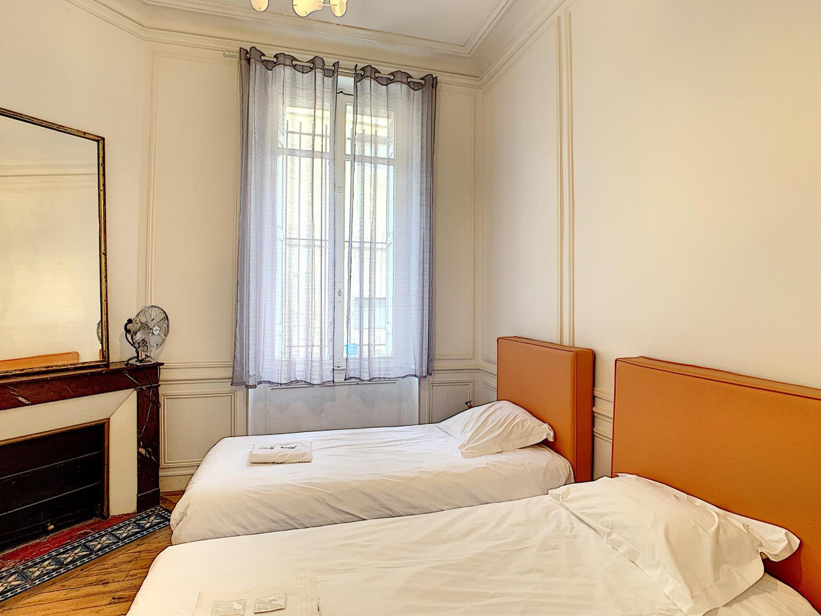 Deluxe Apartment photo 3