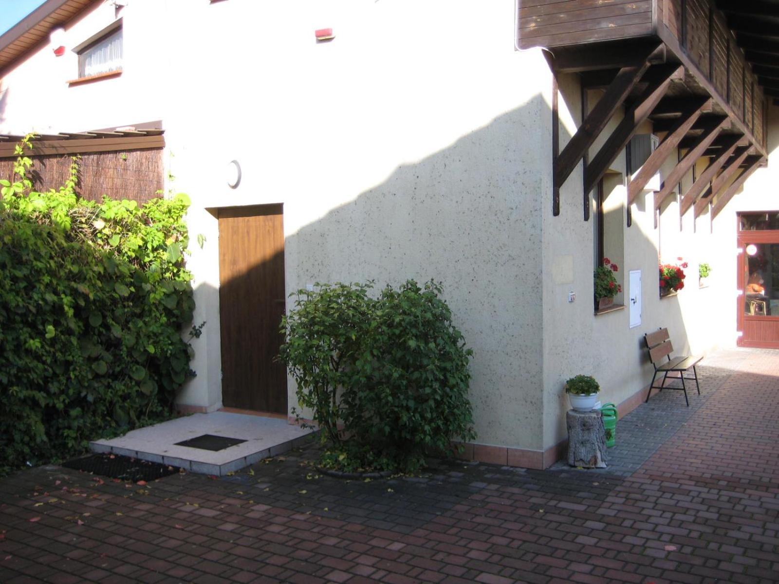 Apartment - Ground Floor - Photo 2