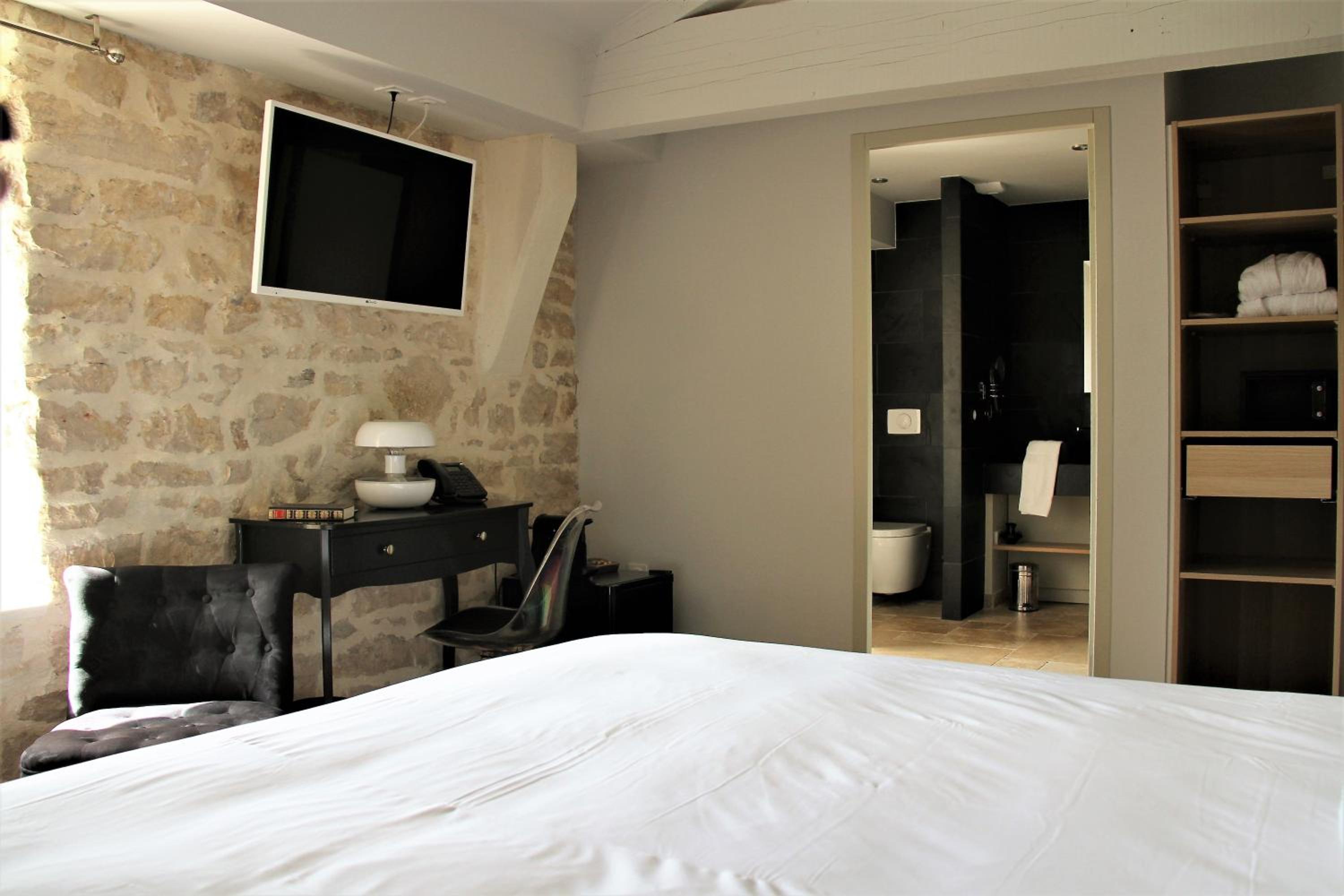 Large Double Room photo 1