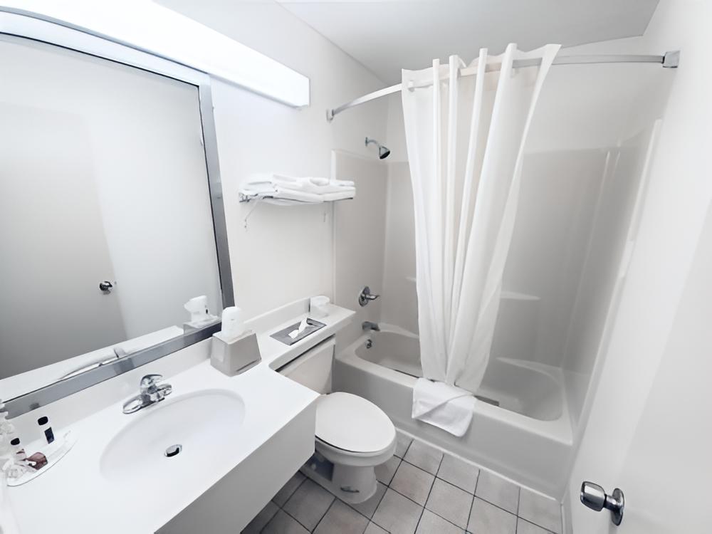 Double Room with Two Double Beds - Smoking photo 3