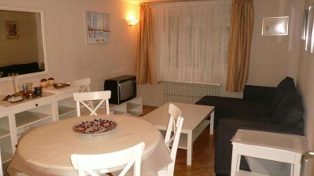 Two-Bedroom Apartment (6 Adults)
