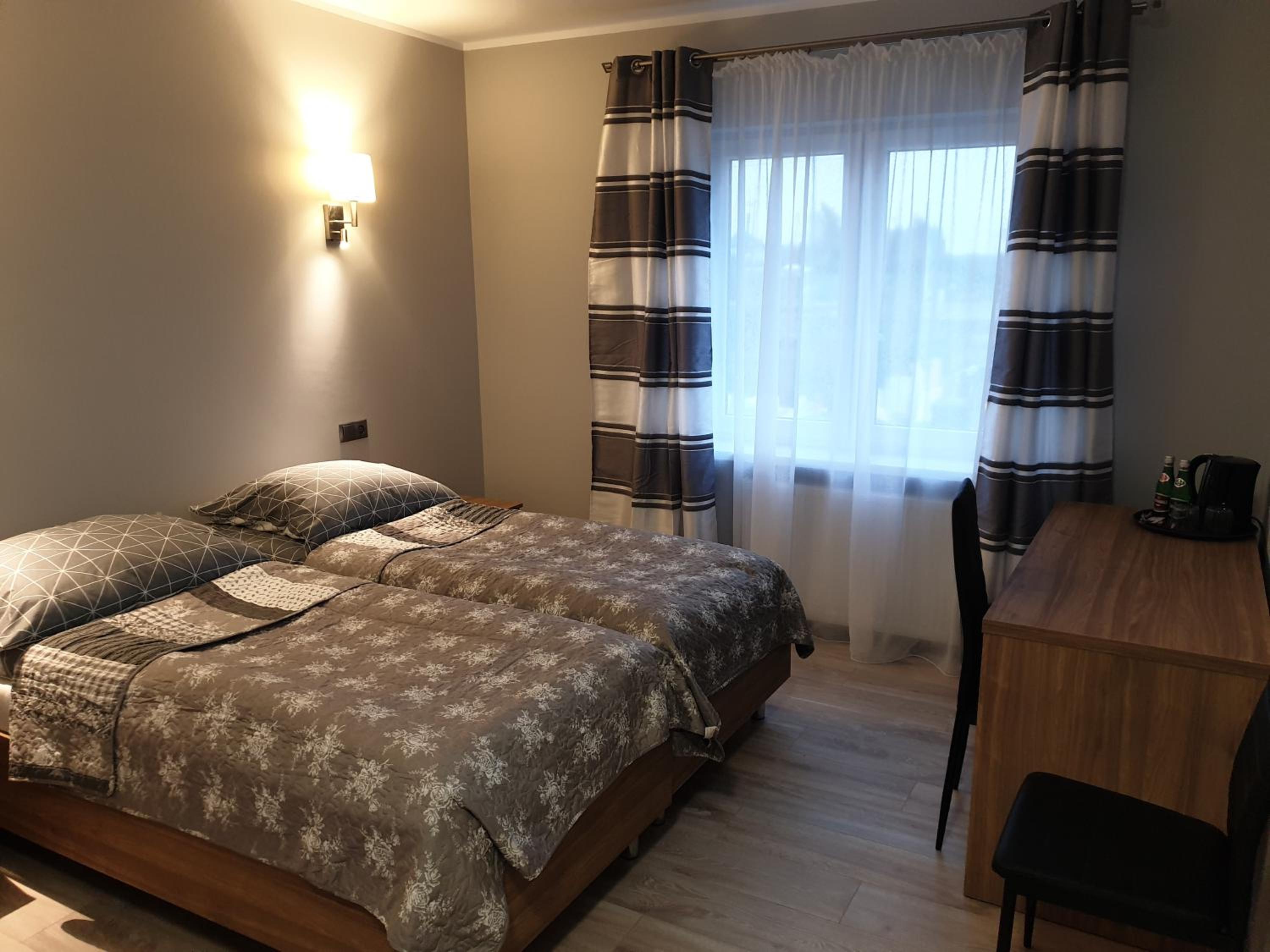 Double or Twin Room with Bathroom - Photo 2