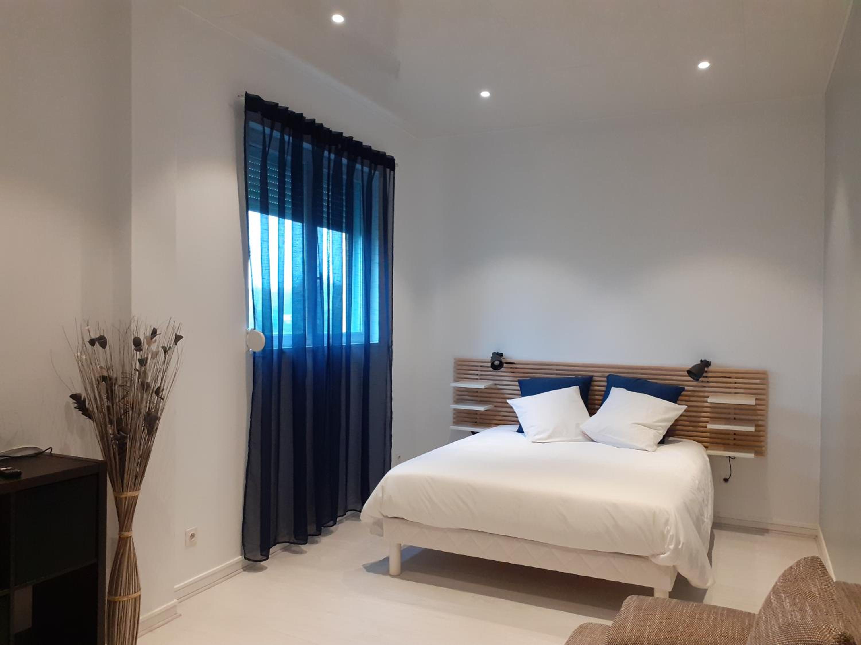 One-Bedroom Suite - Photo 2