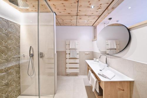 Deluxe Double Room with Balcony - Photo 1