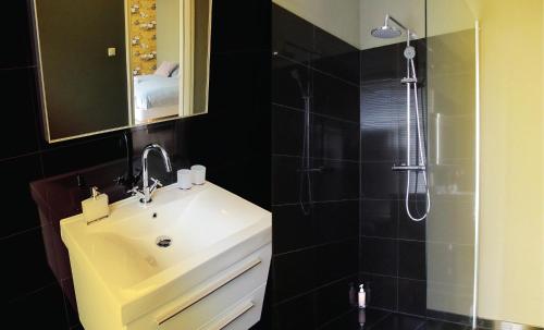 Deluxe Double Room with Shower photo 3