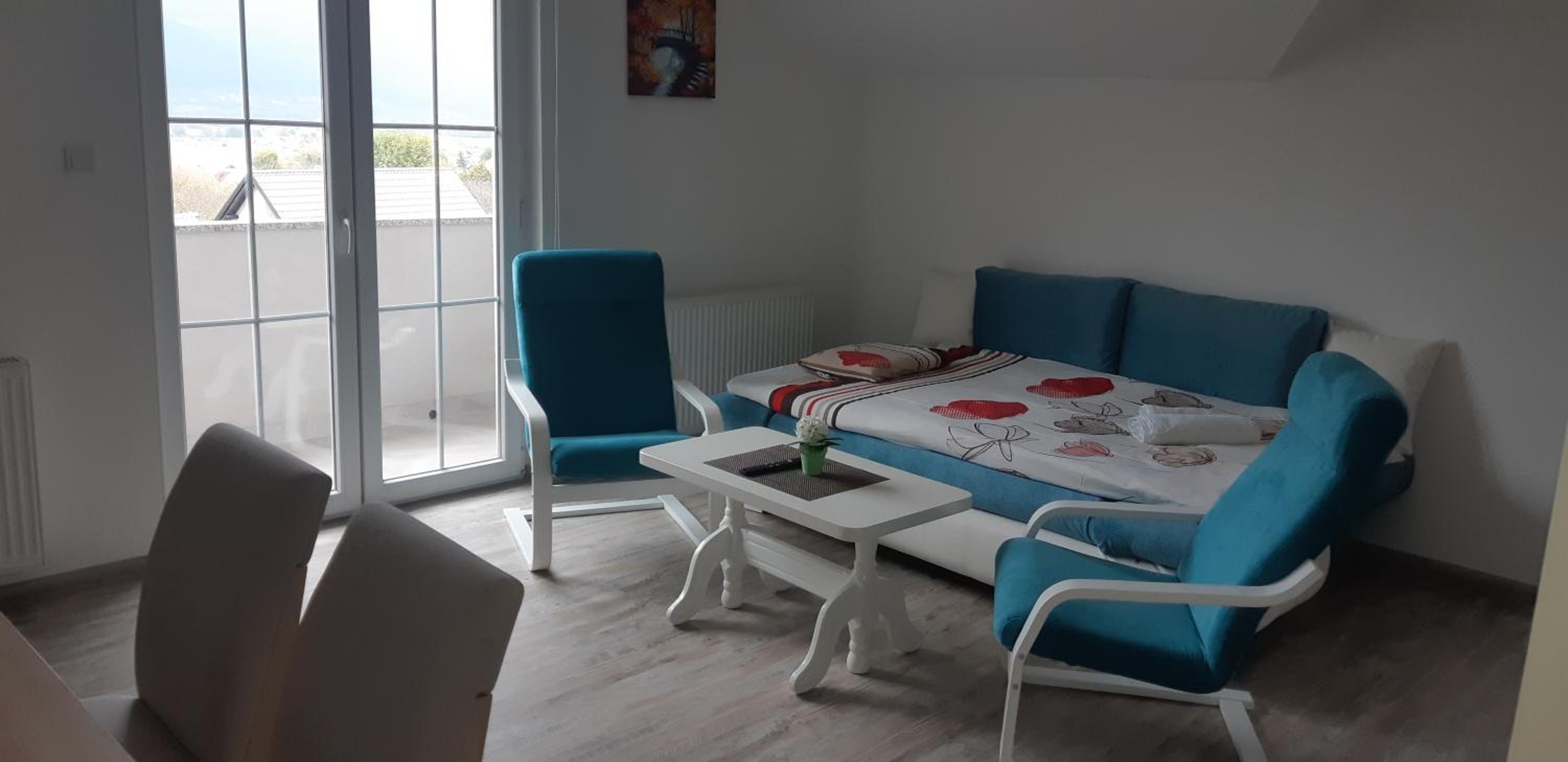 Apartment with Mountain View - Photo 5