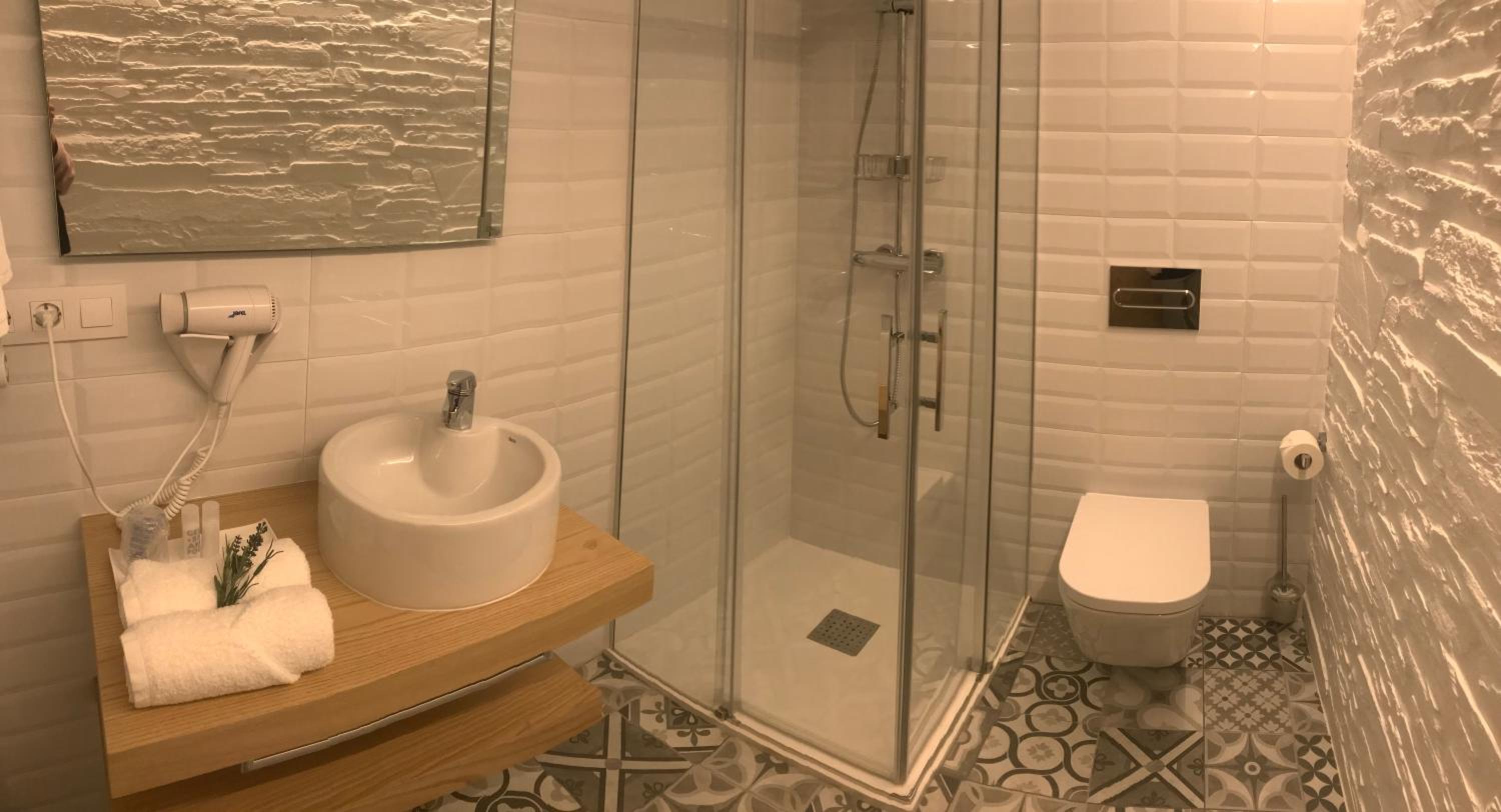 Standard Double Room - Photo 7