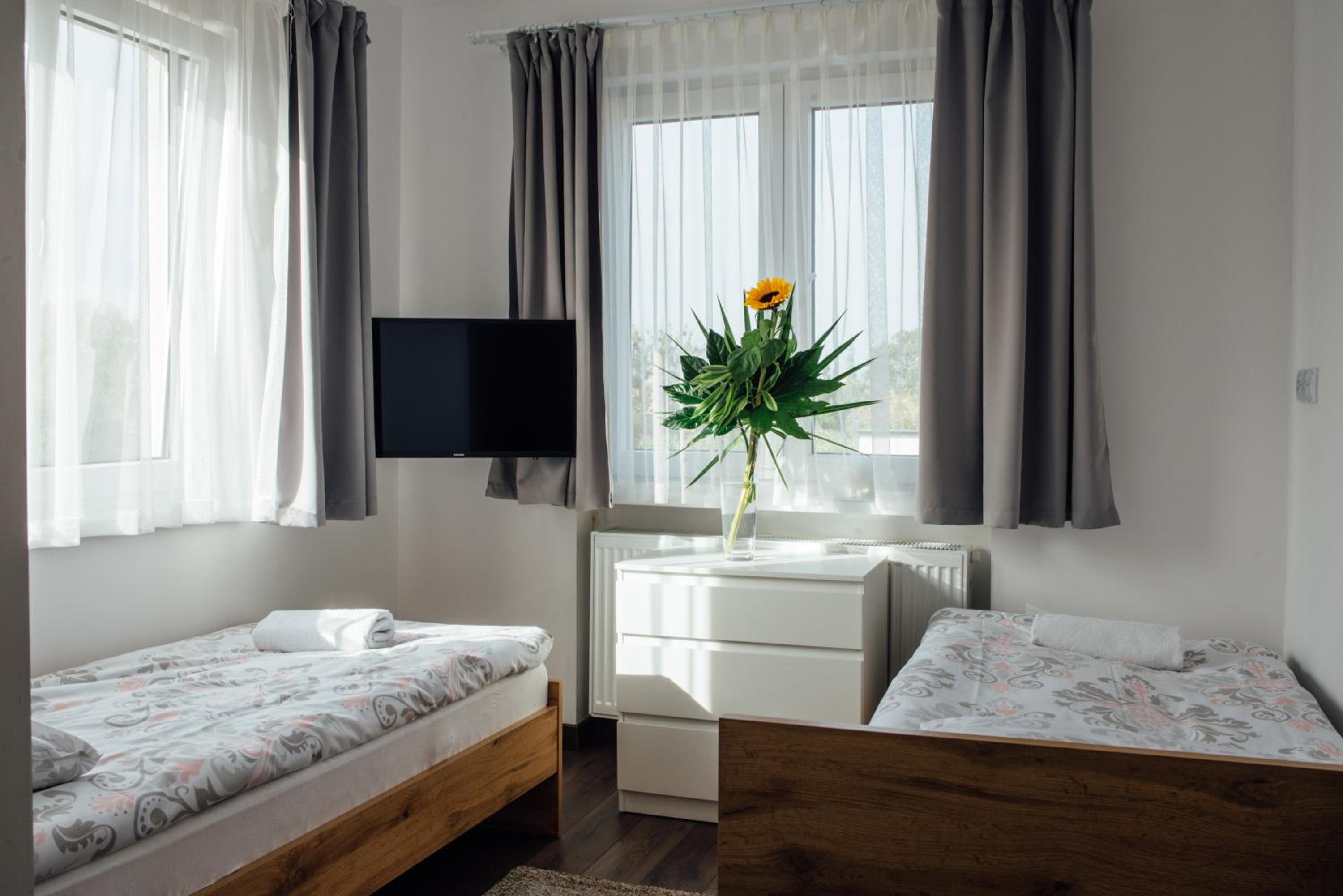 Standard Twin Room - Photo 1