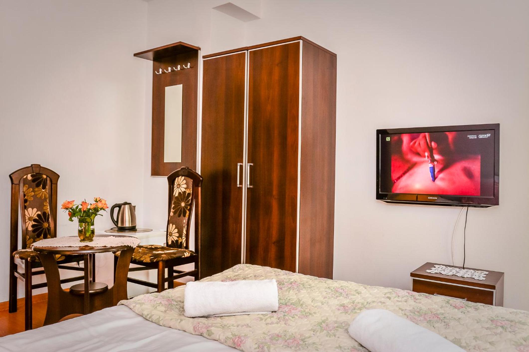Double Room - Photo 6